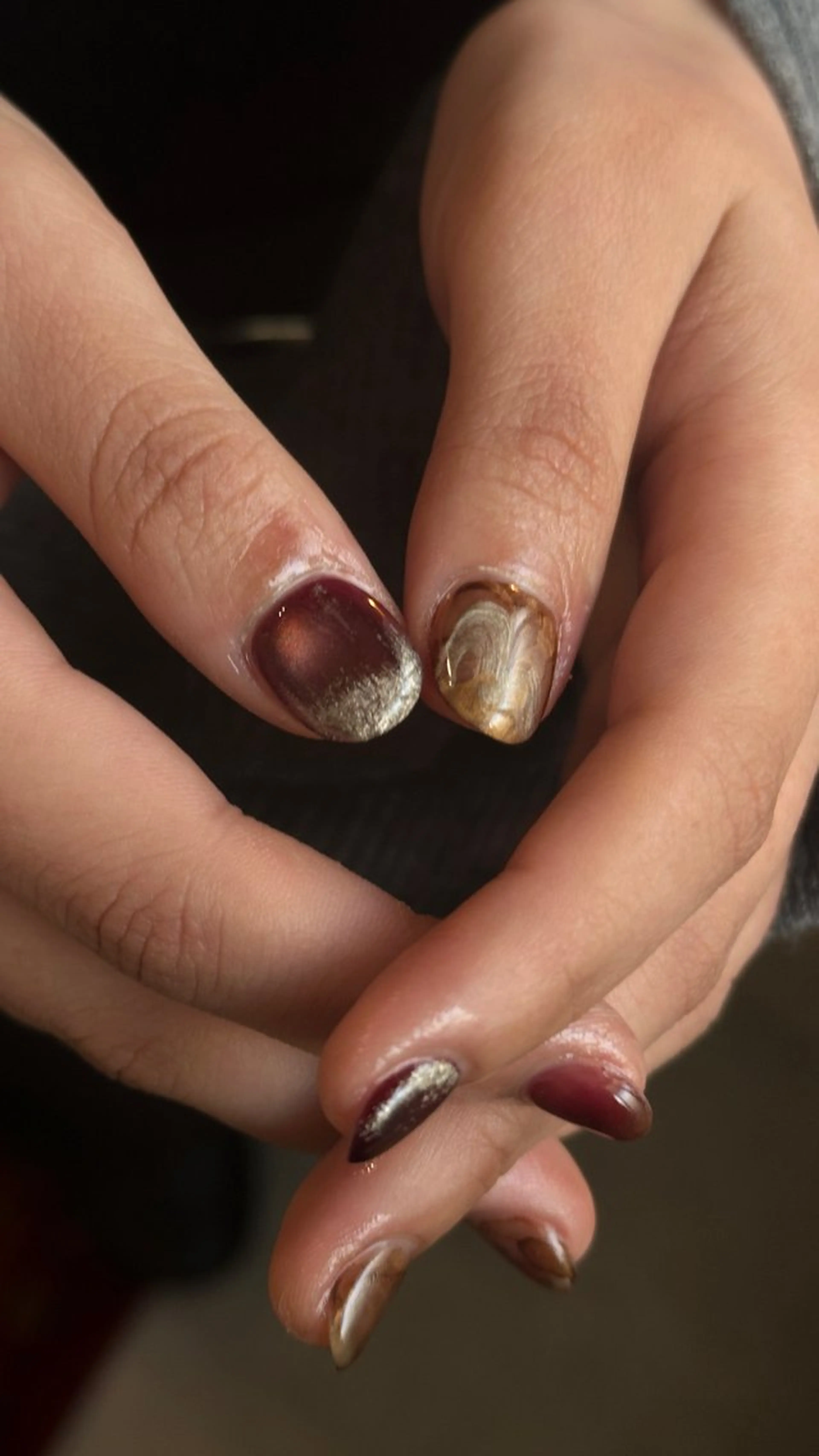 ネイル ゴールド ニュアンスネイル 赤色 ハンドネイル ayaka モデル募集中のネイルデザイン