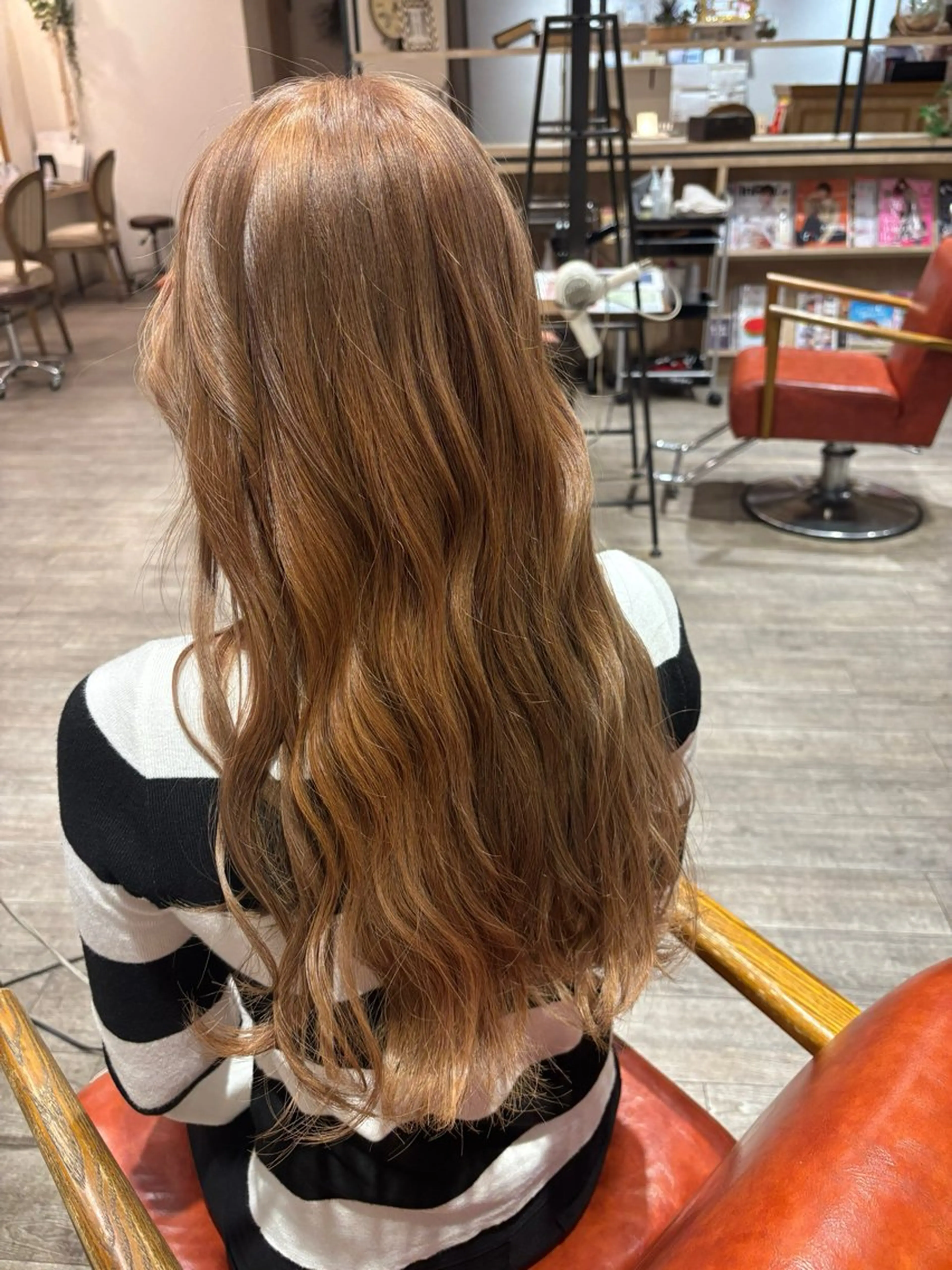 ロング カラー ブリーチ ヘアカラー 河田 綺香のヘアスタイル