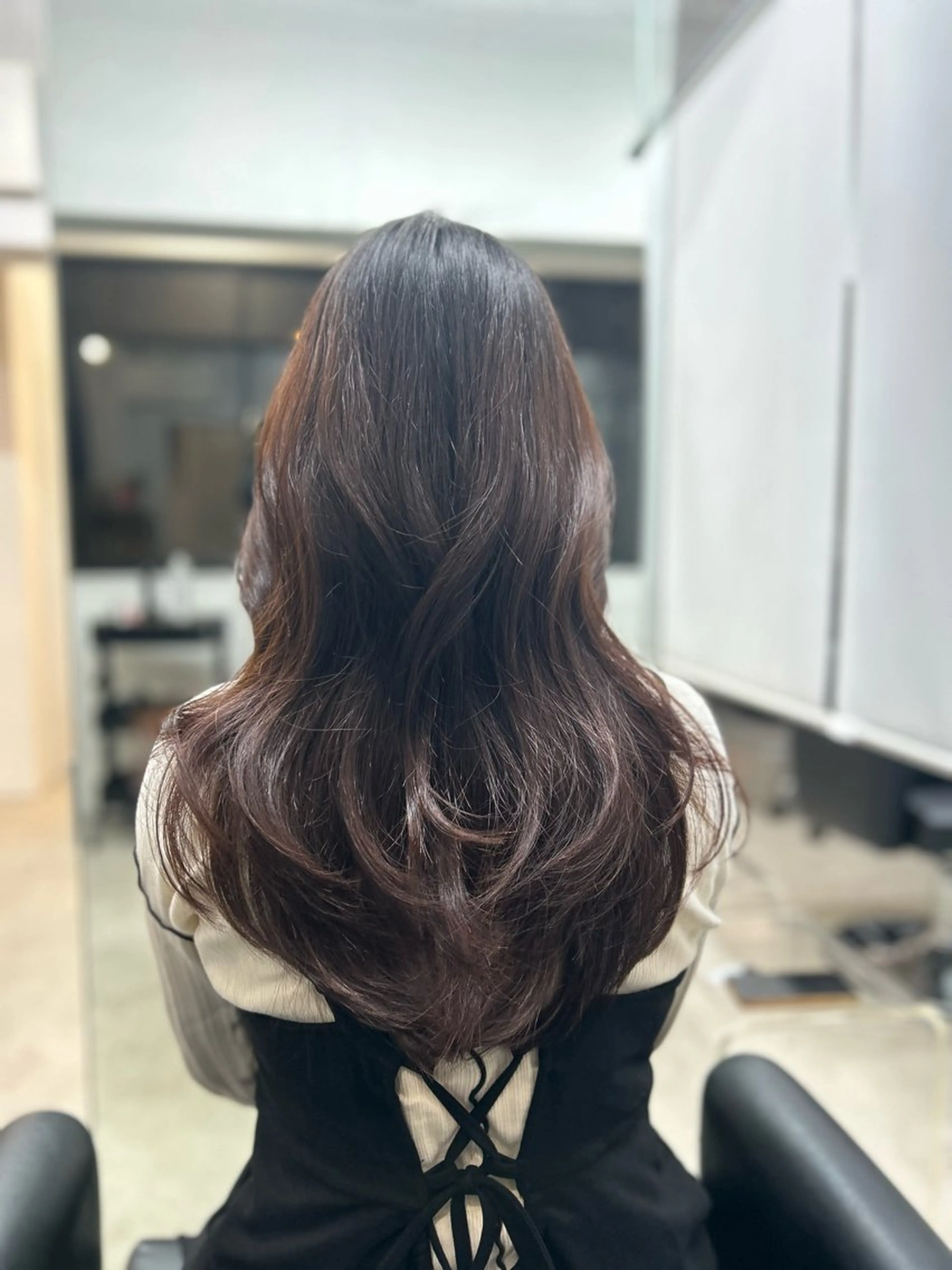 ロング ボブ 顔まわりレイヤー 韓国風ヘア レイヤーカット ロング 梅田l大人韓国ヘア レイヤー×艶カラーのヘアスタイル