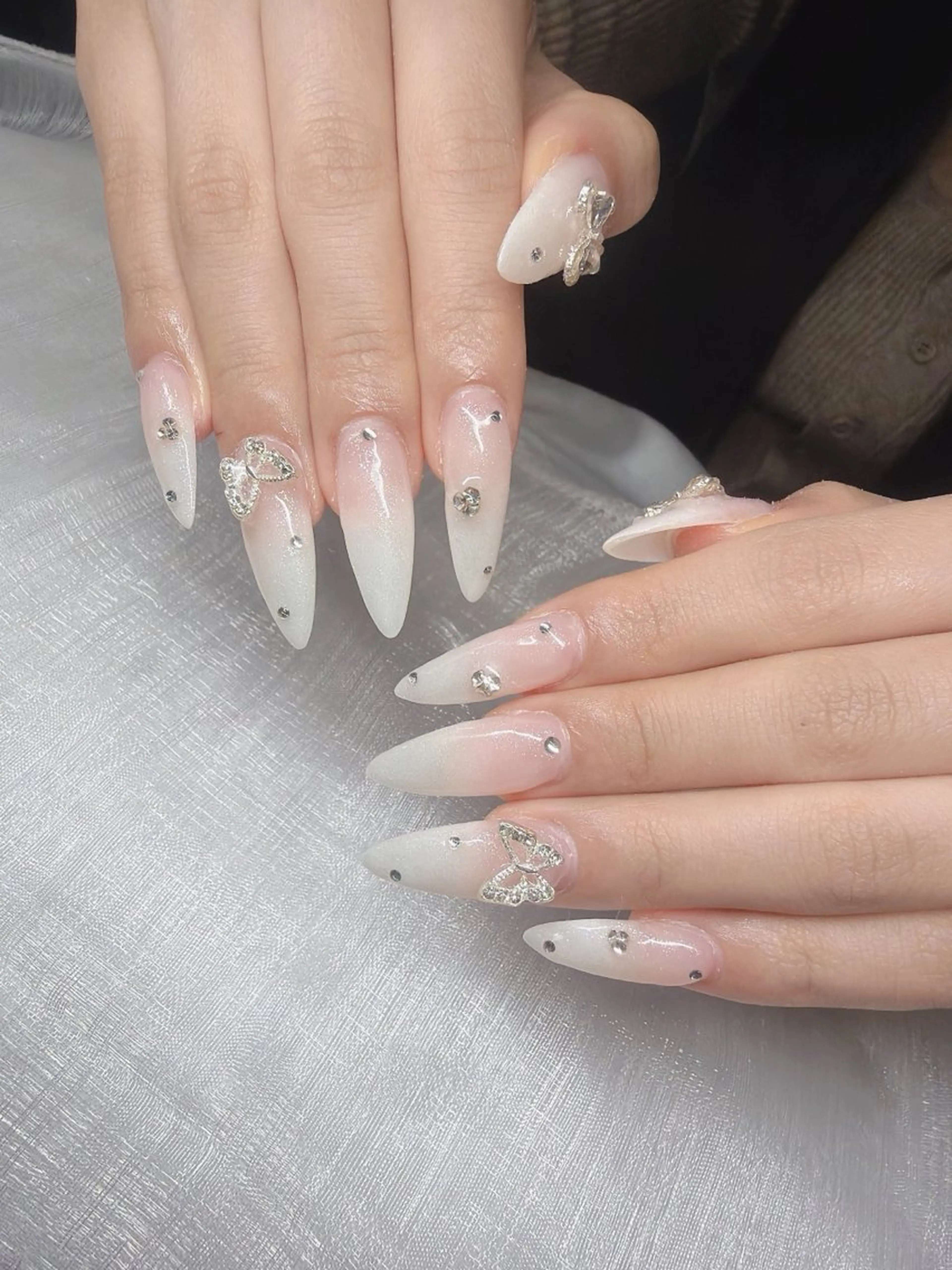 ネイル 長さ出し グラデーション 卒業式 キラキラネイル マグネットネイル ハンドネイル Lee Nailsのネイルデザイン