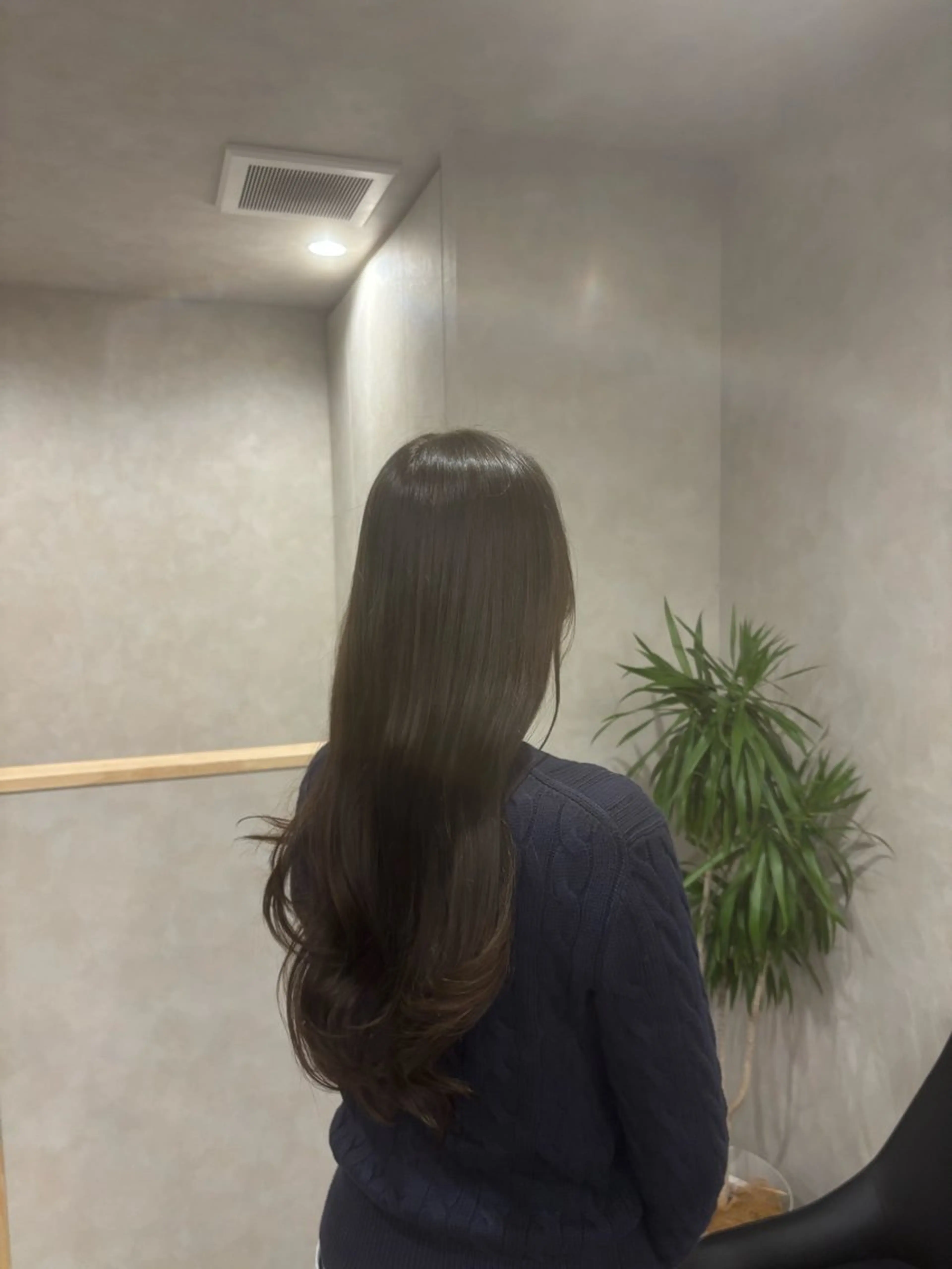 ロング カラー 透明感カラー オレンジ 顔周りカット レイヤーカット カット ヘアカラー 築山 栞奈のヘアスタイル