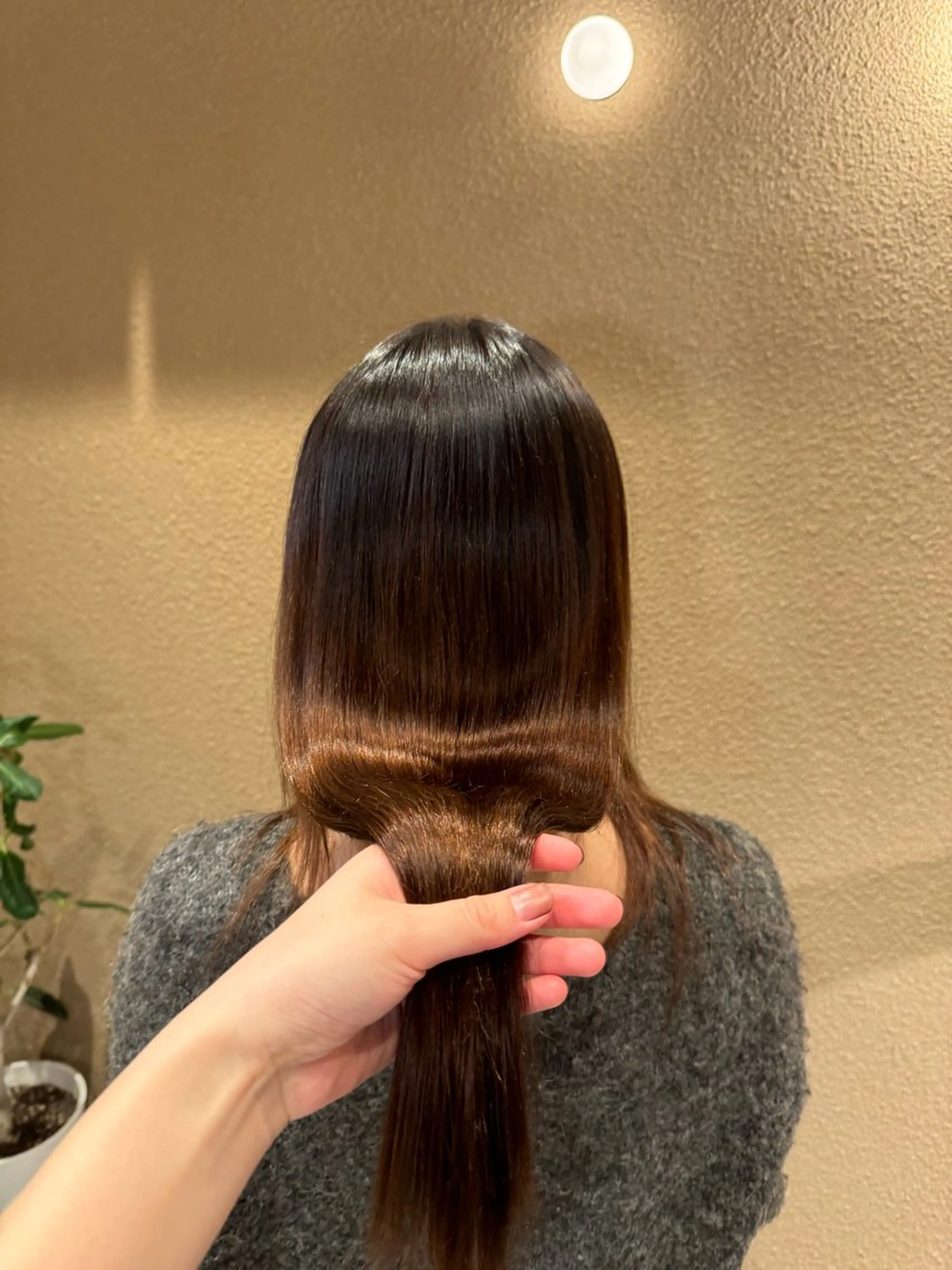 ロング 縮毛矯正 hina 🛋️ブリーチカラーのヘアスタイル