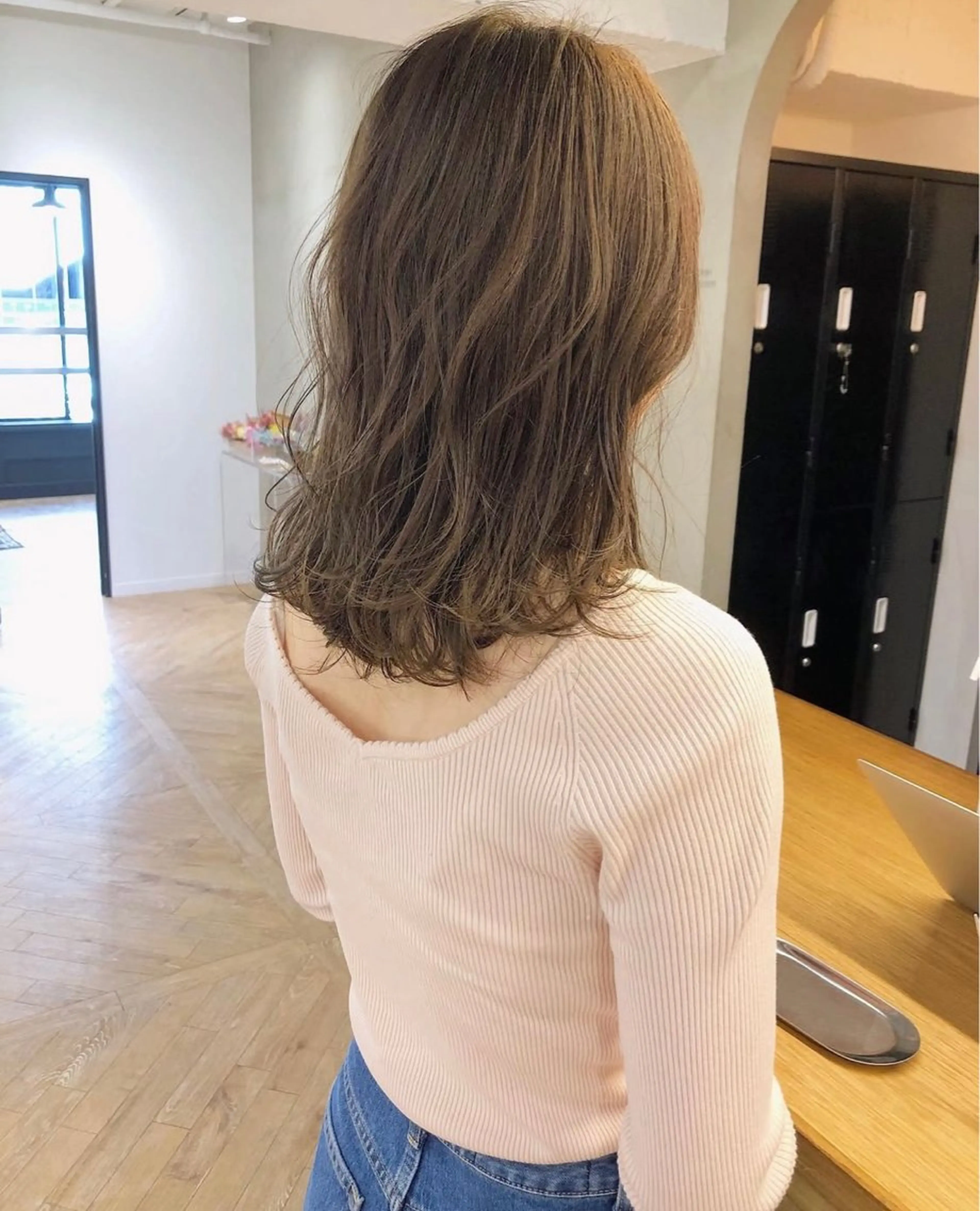 セミロング 高発色ブリーチ/ ハイレイヤー🪽aiのヘアスタイル