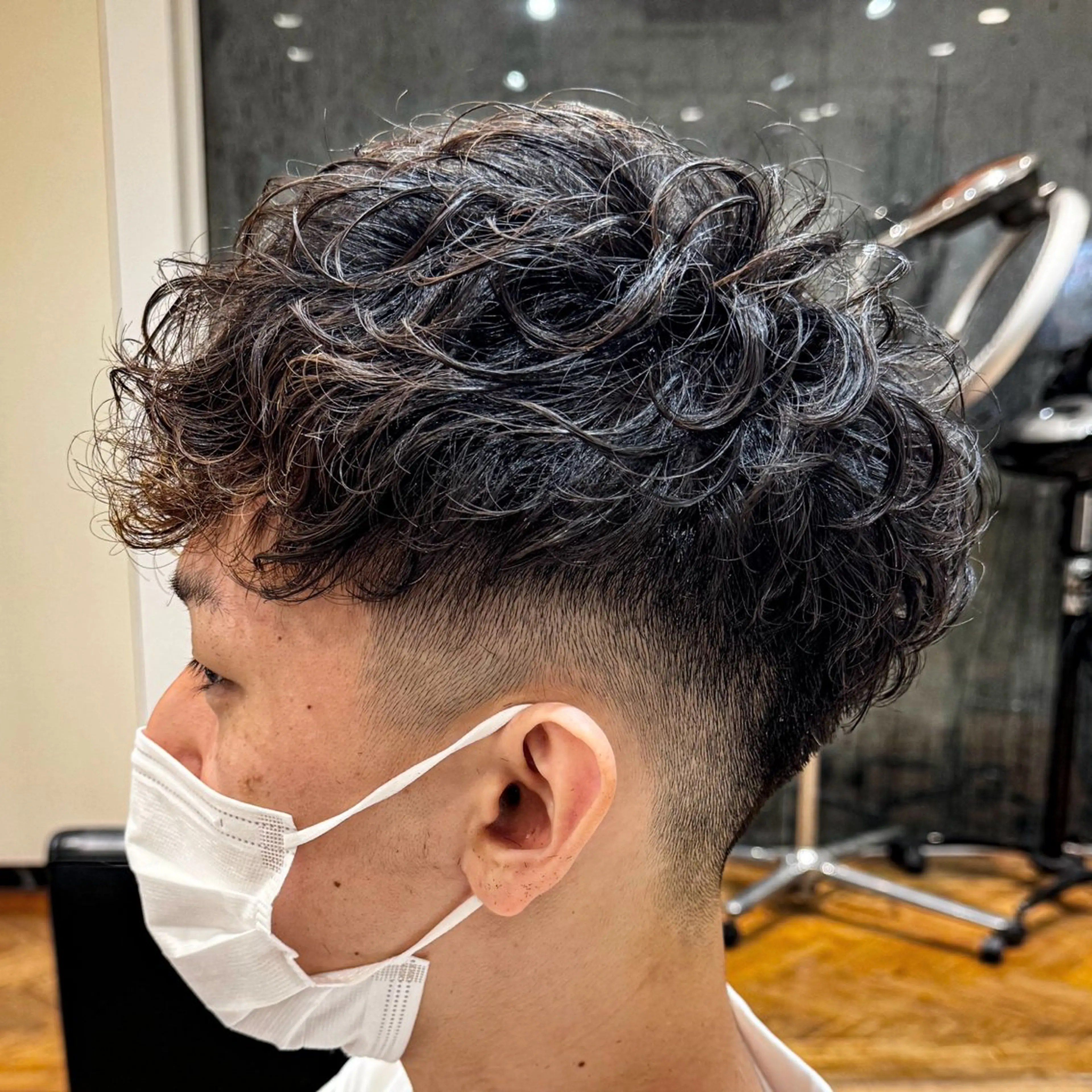 ショート パーマ メンズ メンズパーマ スペインカール カット パーマ 吉田 新平のヘアスタイル