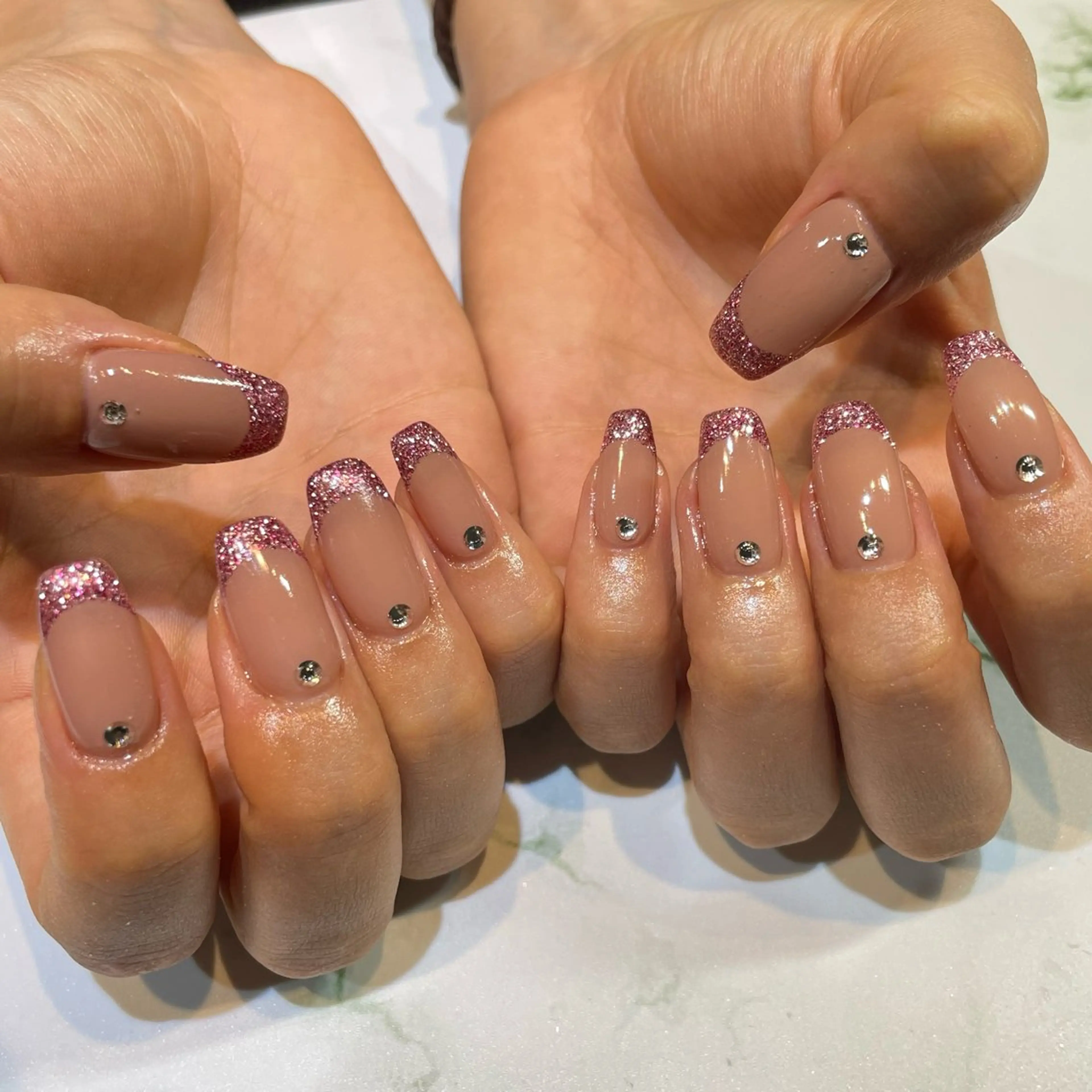 ネイル フレンチネイル ラメ(グリッター) ハンドネイル 糀屋 彩奈のネイルデザイン