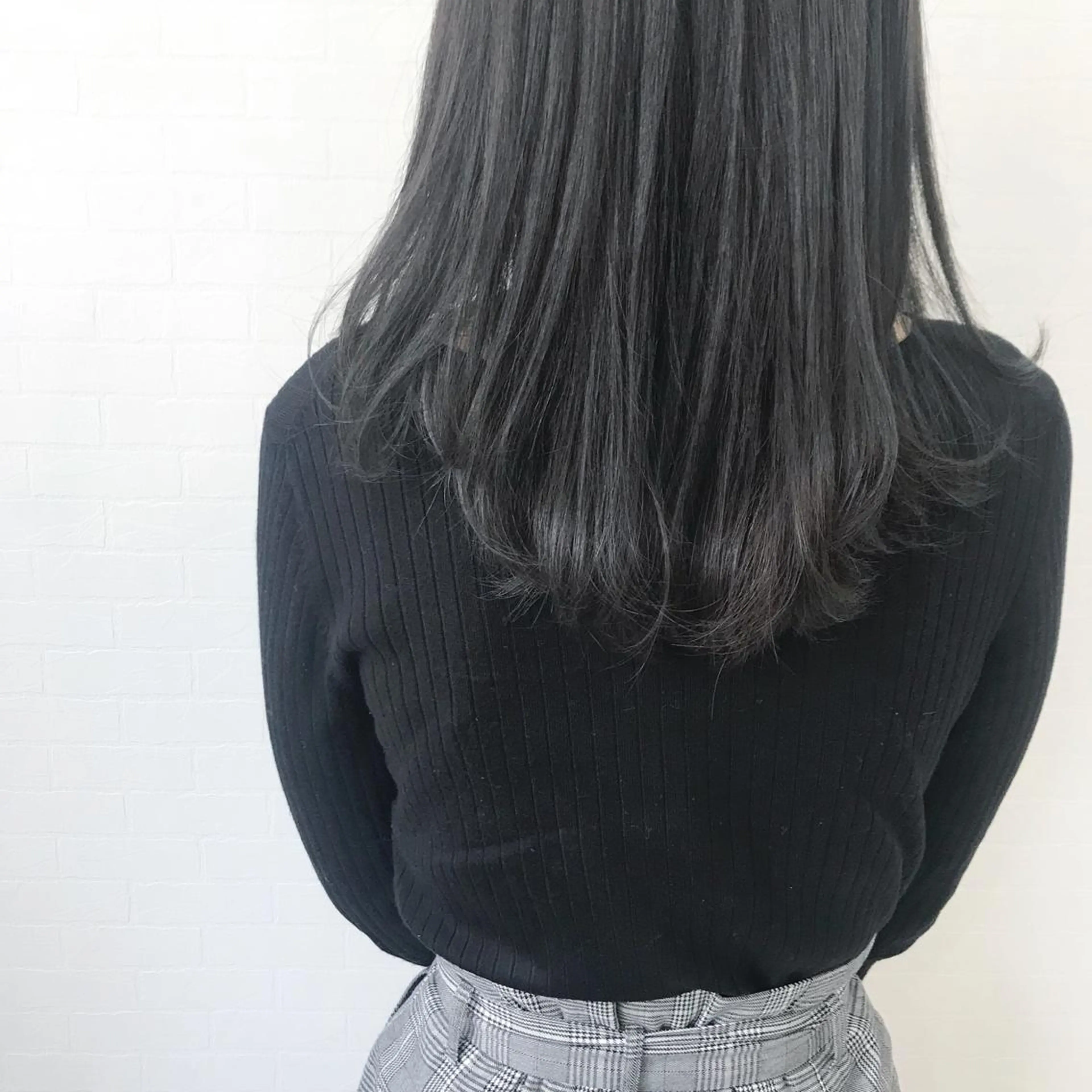 ミディアム カラー オリーブ/アッシュ やわらか透明感カラーのヘアスタイル