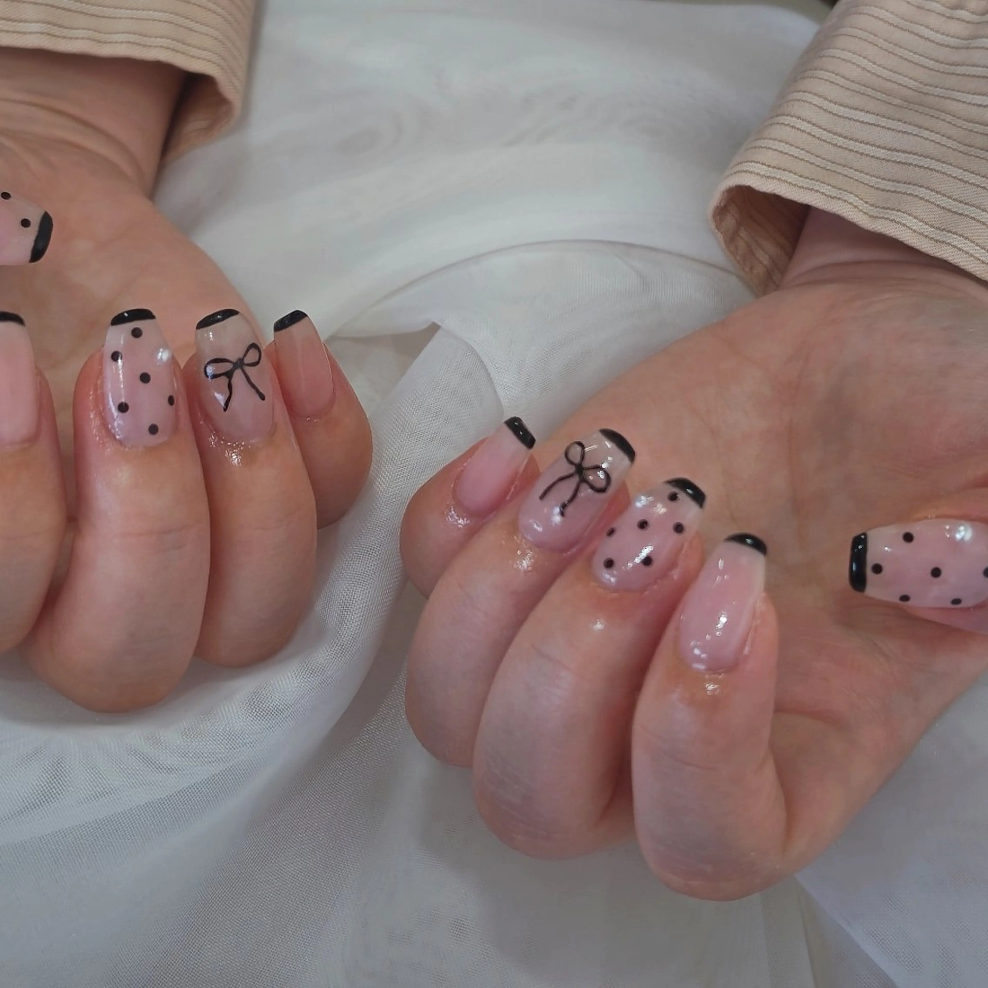 ネイル ドット フレンチネイル リボン 春ネイル ハンドネイル felicita fumi🩷のネイルデザイン