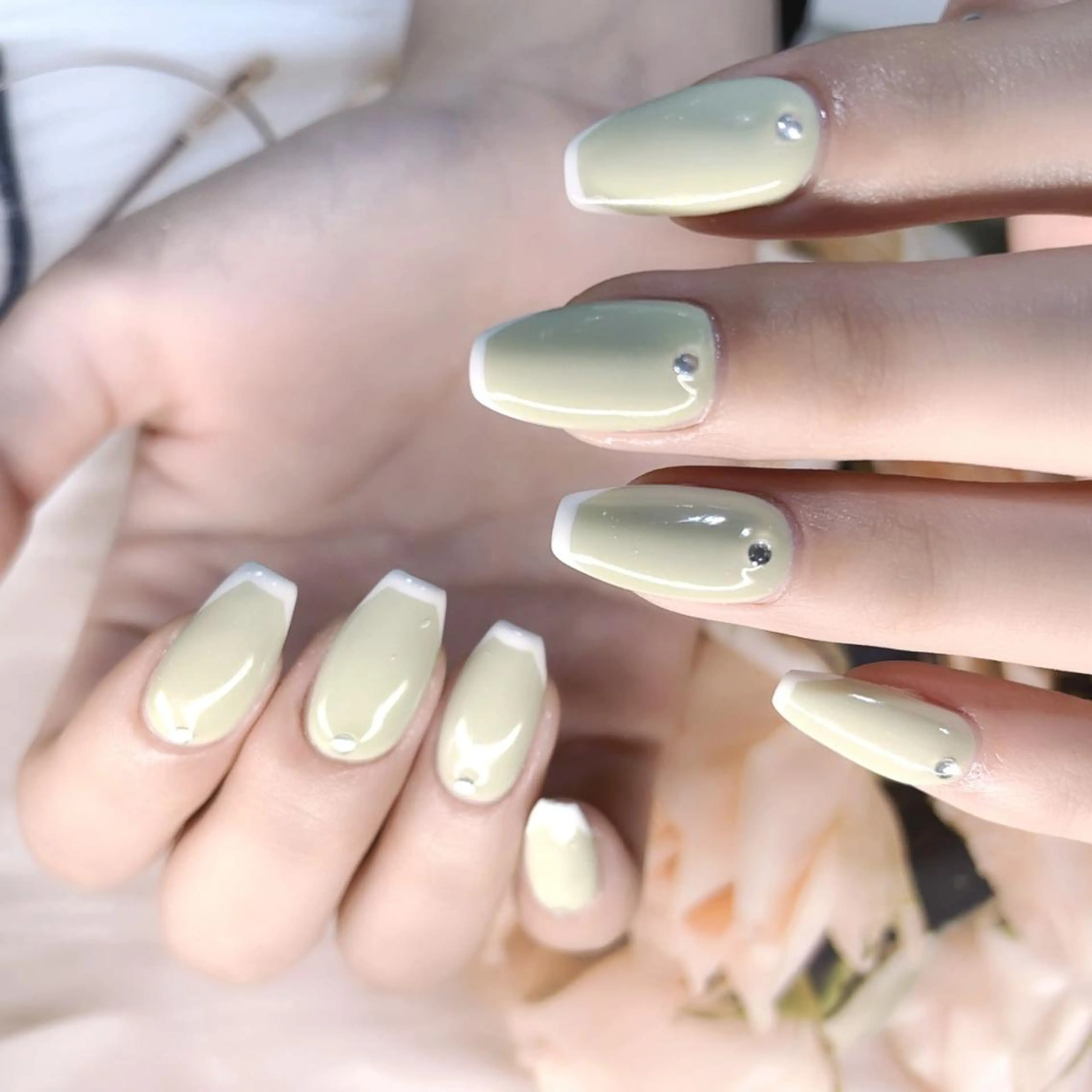 ネイル 長さ出し ネイルチップ Queens ゲンのネイルデザイン