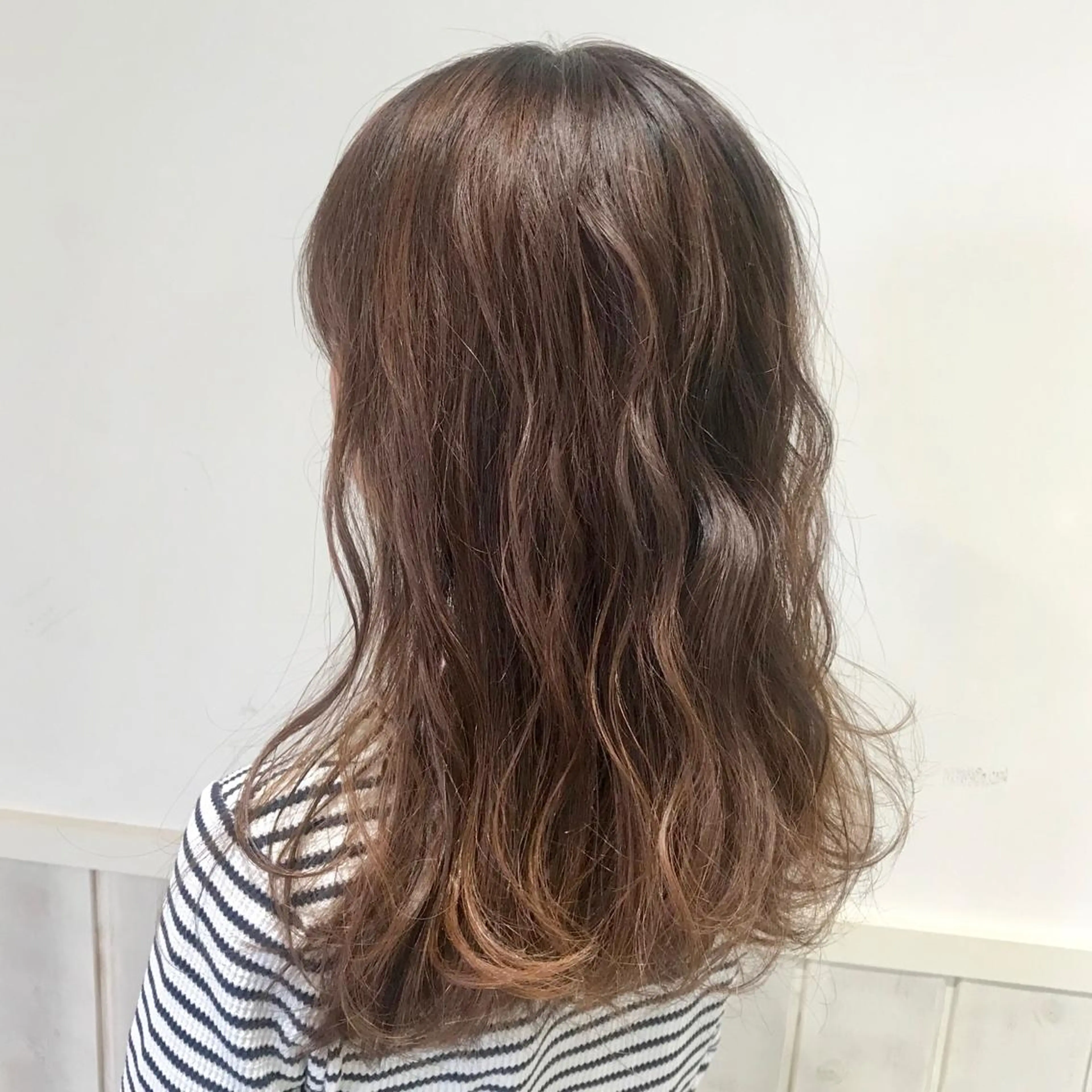 セミロング スナコザワ レナのヘアスタイル