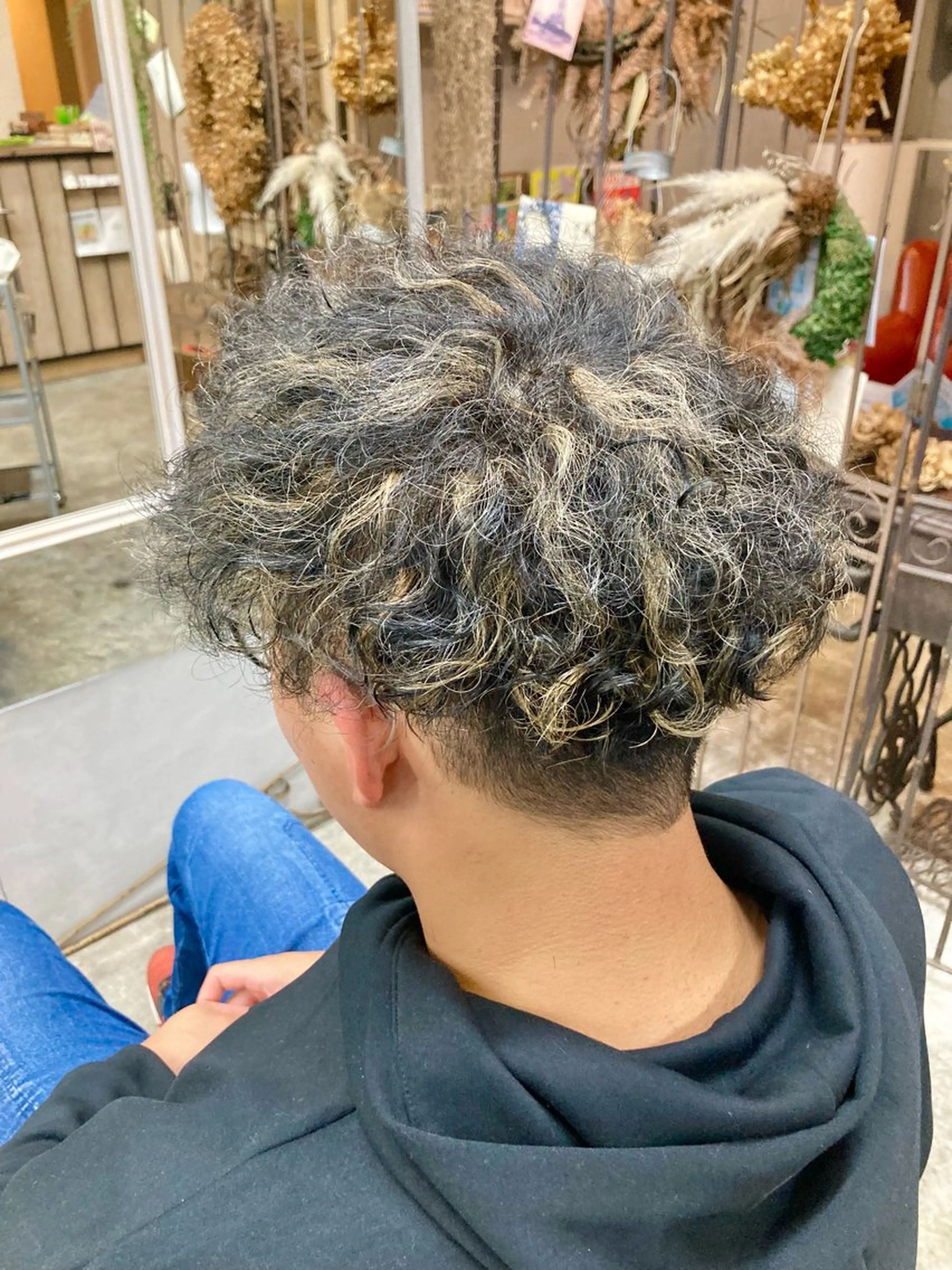カラー パーマ メンズ メンズハイライト メンズパーマ ハイライトカラー ヘアカラー 新田龍之輔 →メンズ／派手髪のヘアスタイル