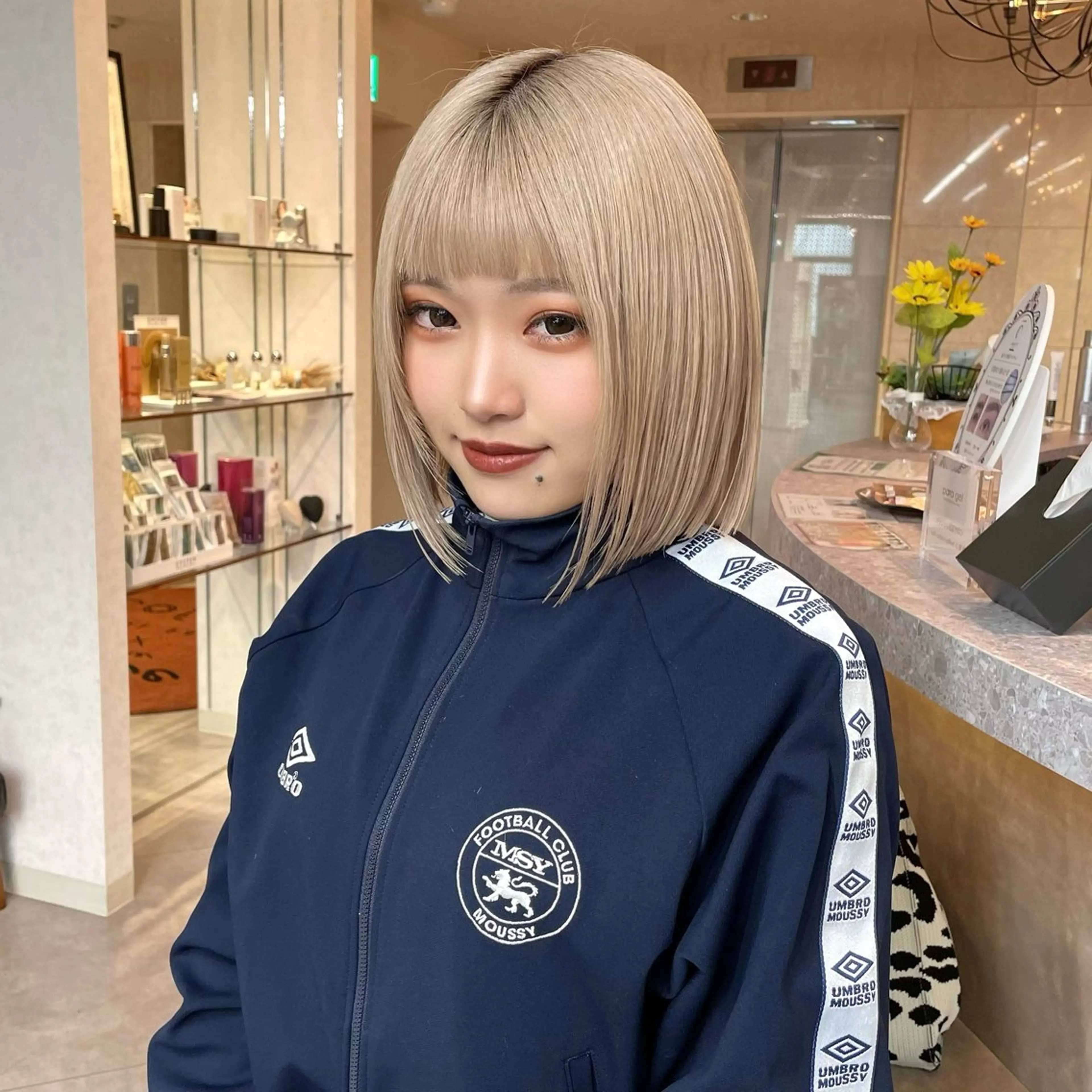 ショート カラー カット ヘアカラー トリートメント 透明感/ベージュ/ 艶髪/ボブ🫧門脇由のヘアスタイル