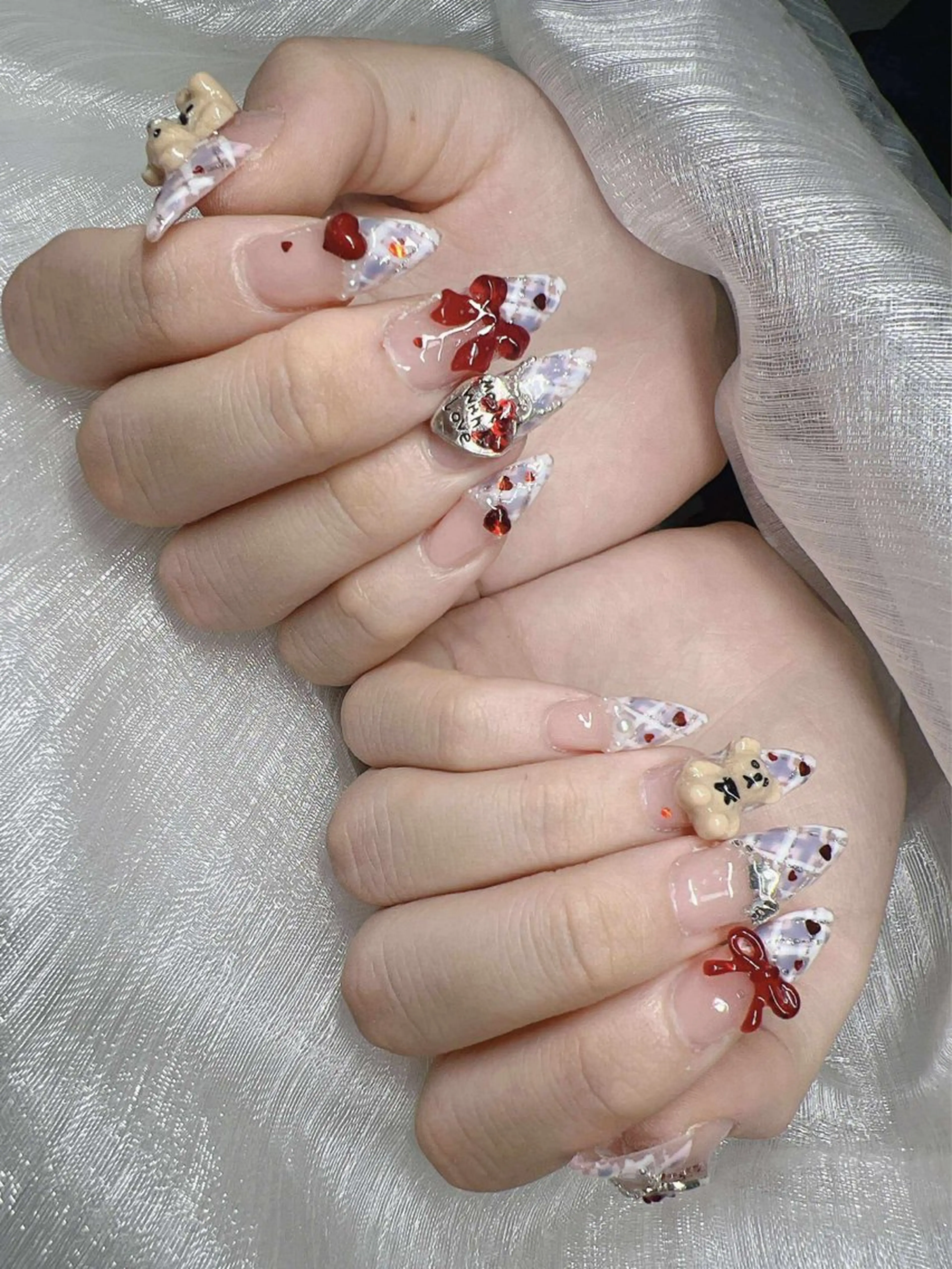 ネイル 長さ出し グラデーション 卒業式 キラキラネイル マグネットネイル ハンドネイル Lee Nailsのネイルデザイン