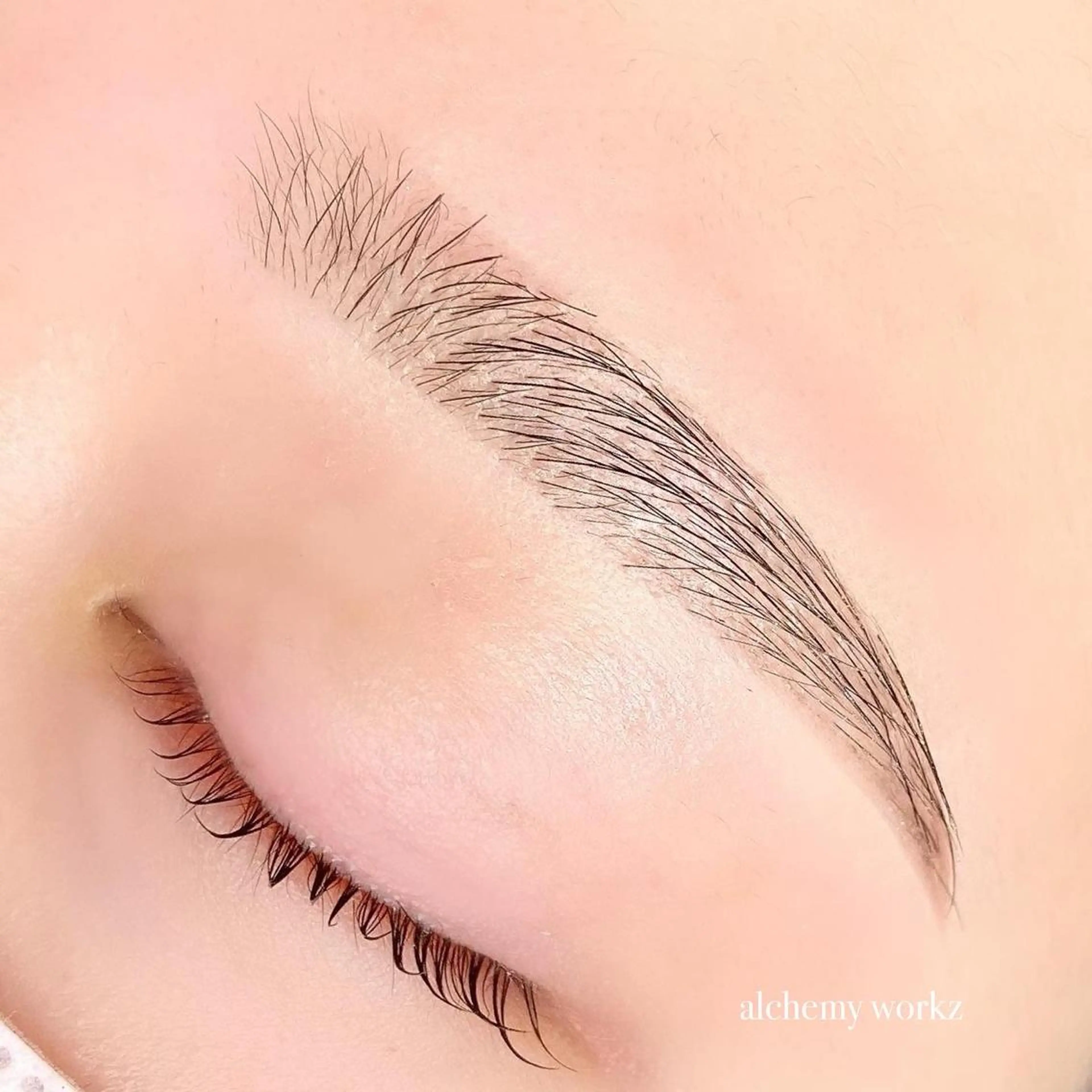 アイブロウ alchemy workzのマツエク・マツパデザイン