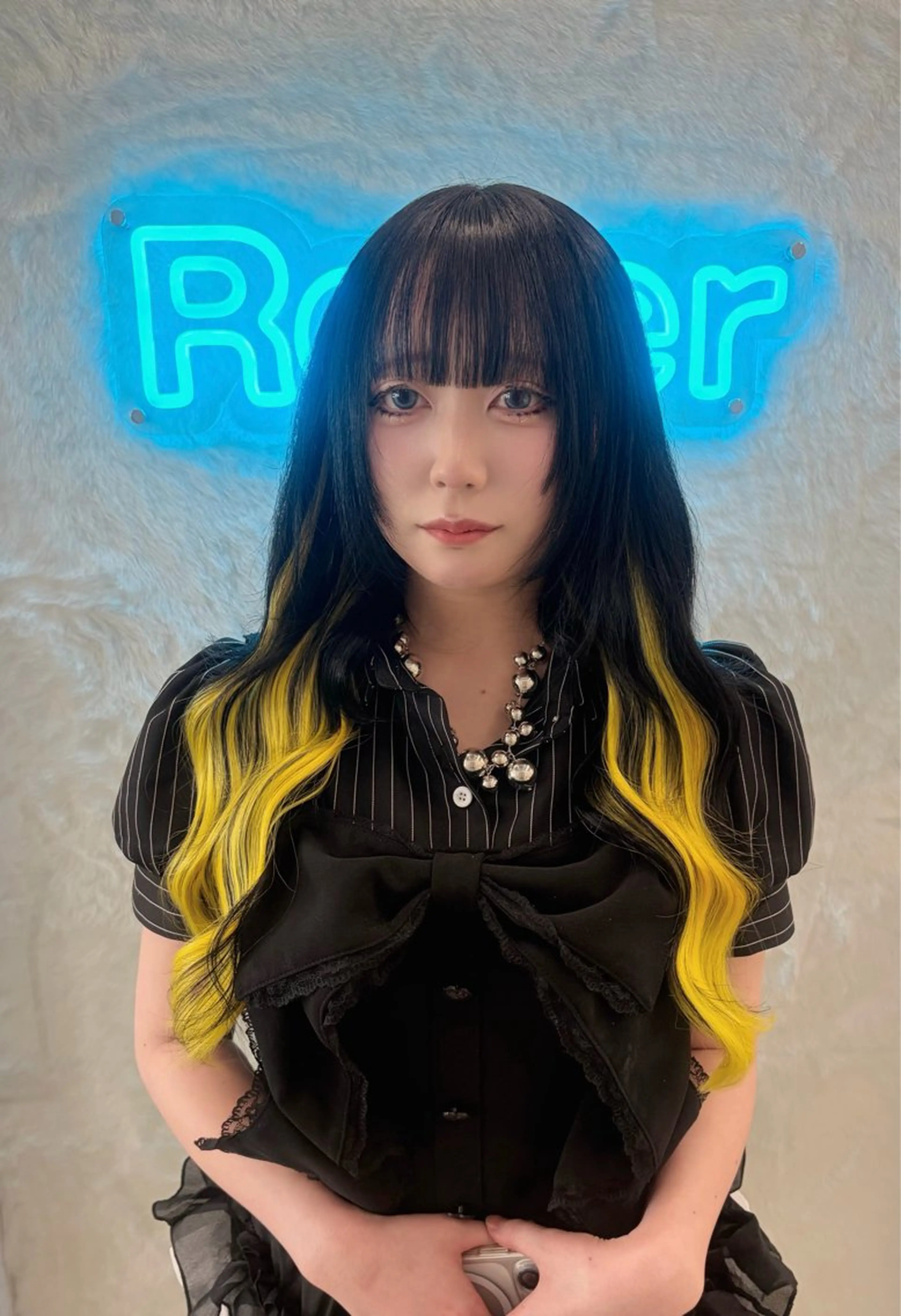 ロング イエローカラー エクステ 三尾 樺緒のヘアスタイル