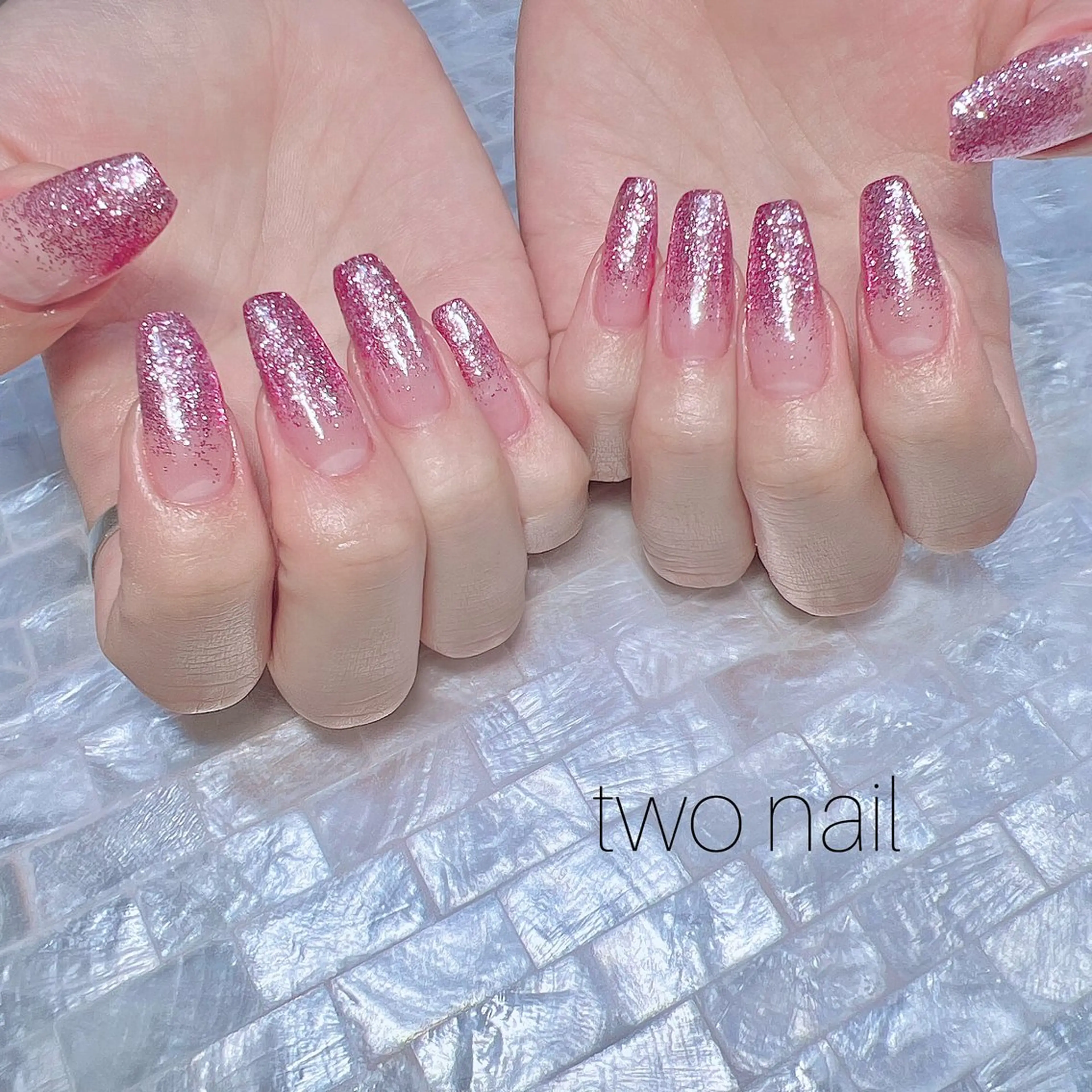 ネイル キラキラネイル ネイルチップ ホワイト ハンドネイル two nailのネイルデザイン