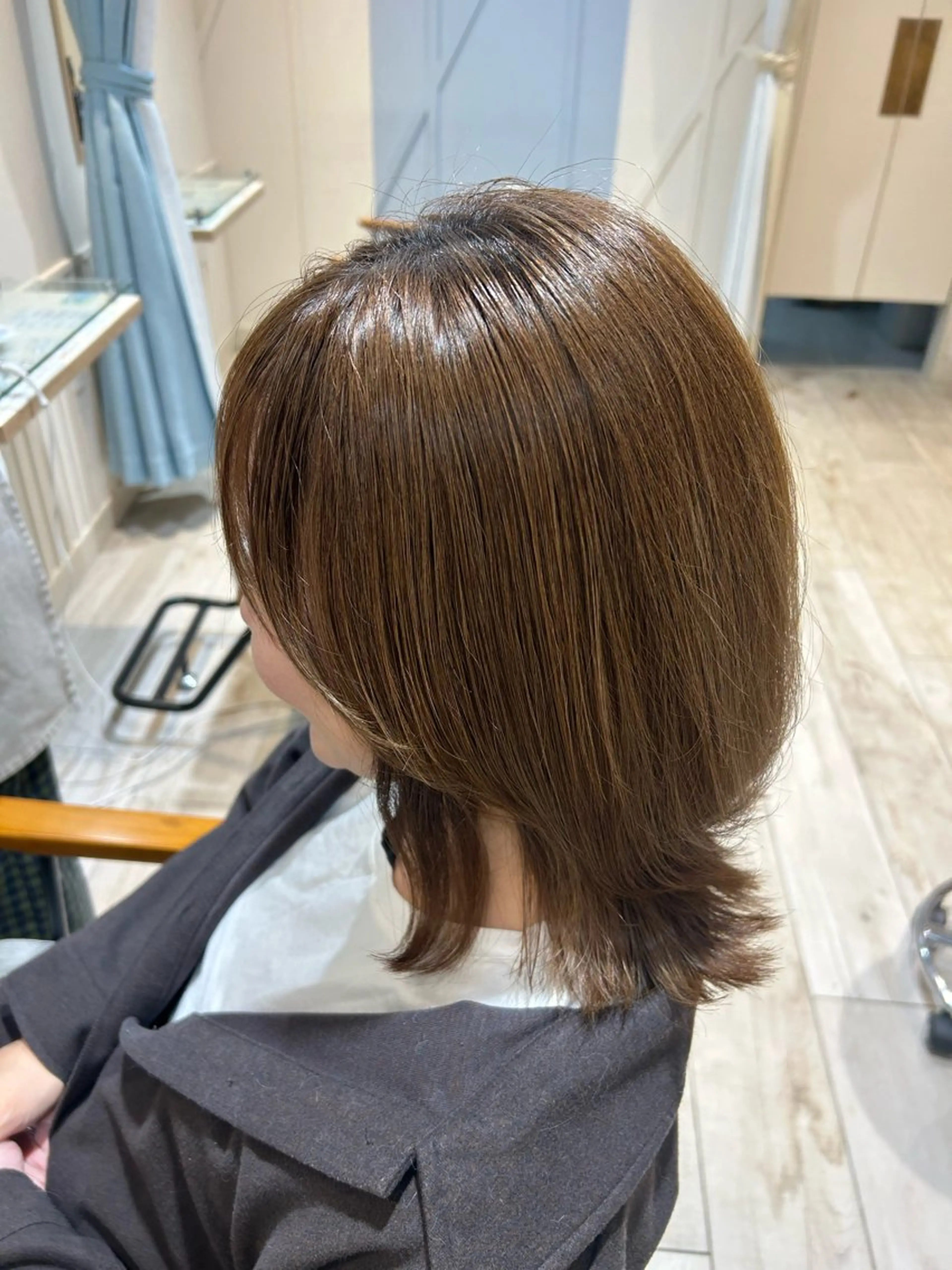 ミディアム くびれヘア くびれレイヤー レイヤーカット 大川 夏実のヘアスタイル