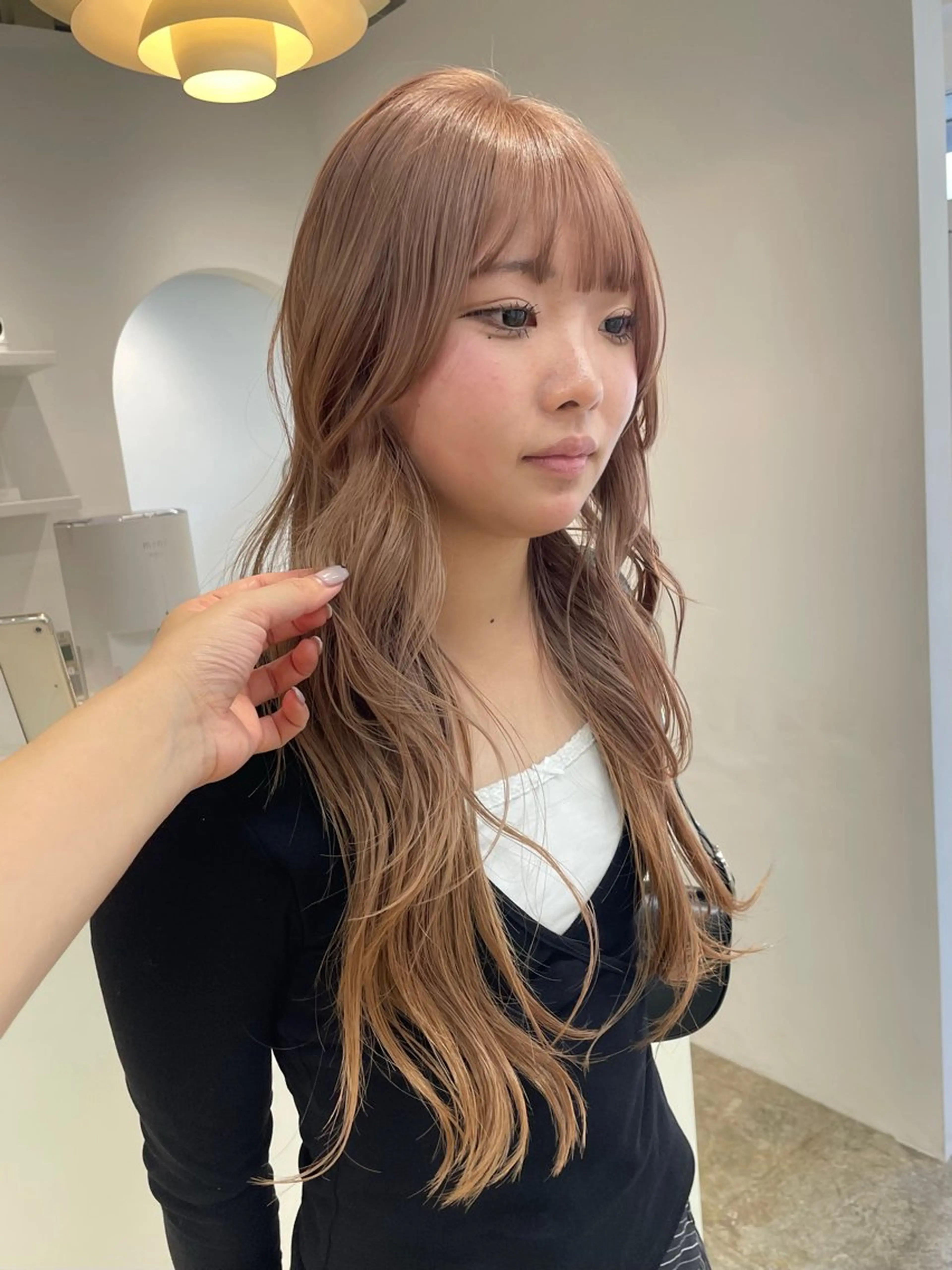 ロング カラー ブリーチ カット ヘアカラー H I ＮＡのヘアスタイル