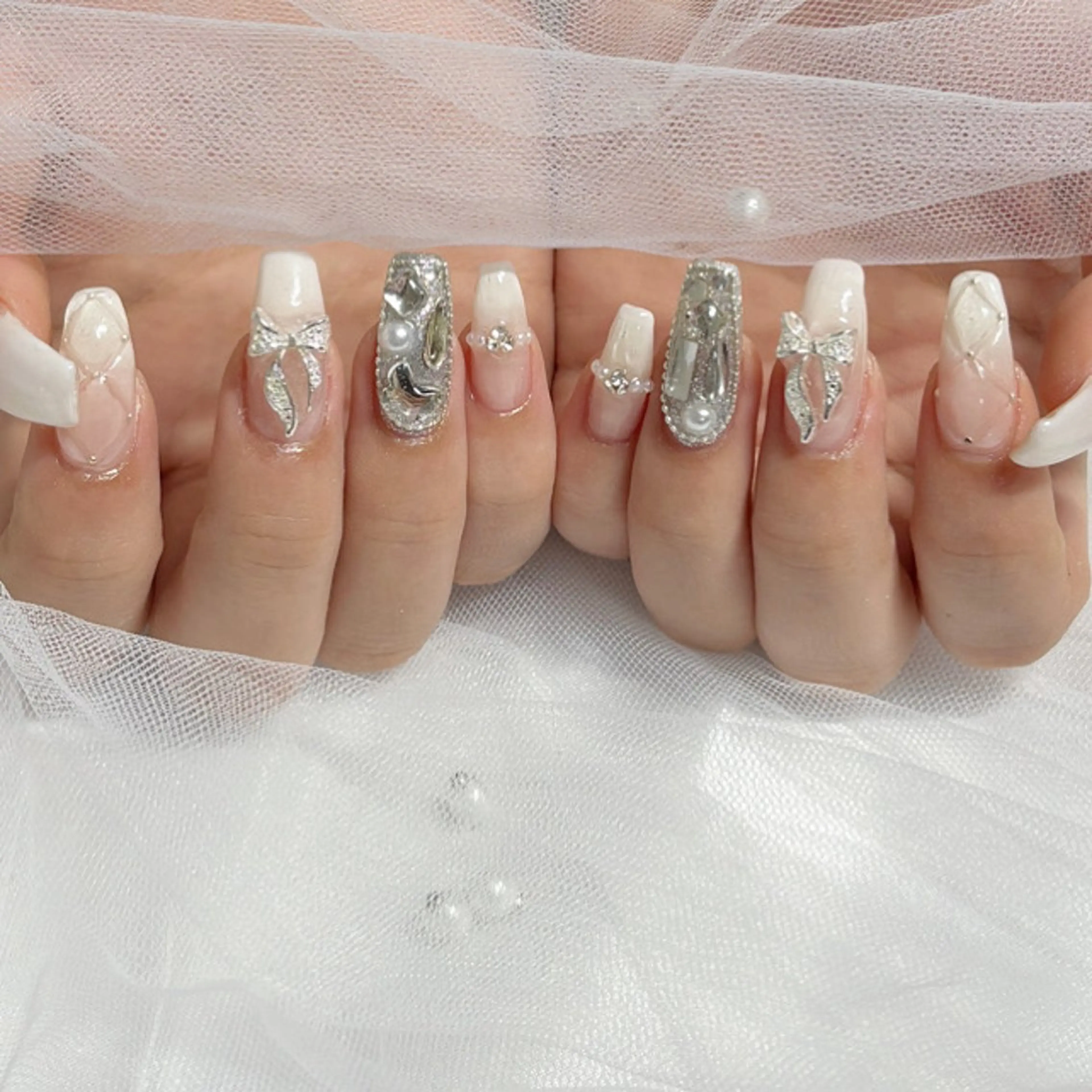 ネイル 𝓇𝒶𝓃𝒶𝓃 𝓃𝒶𝒾𝓁のネイルデザイン