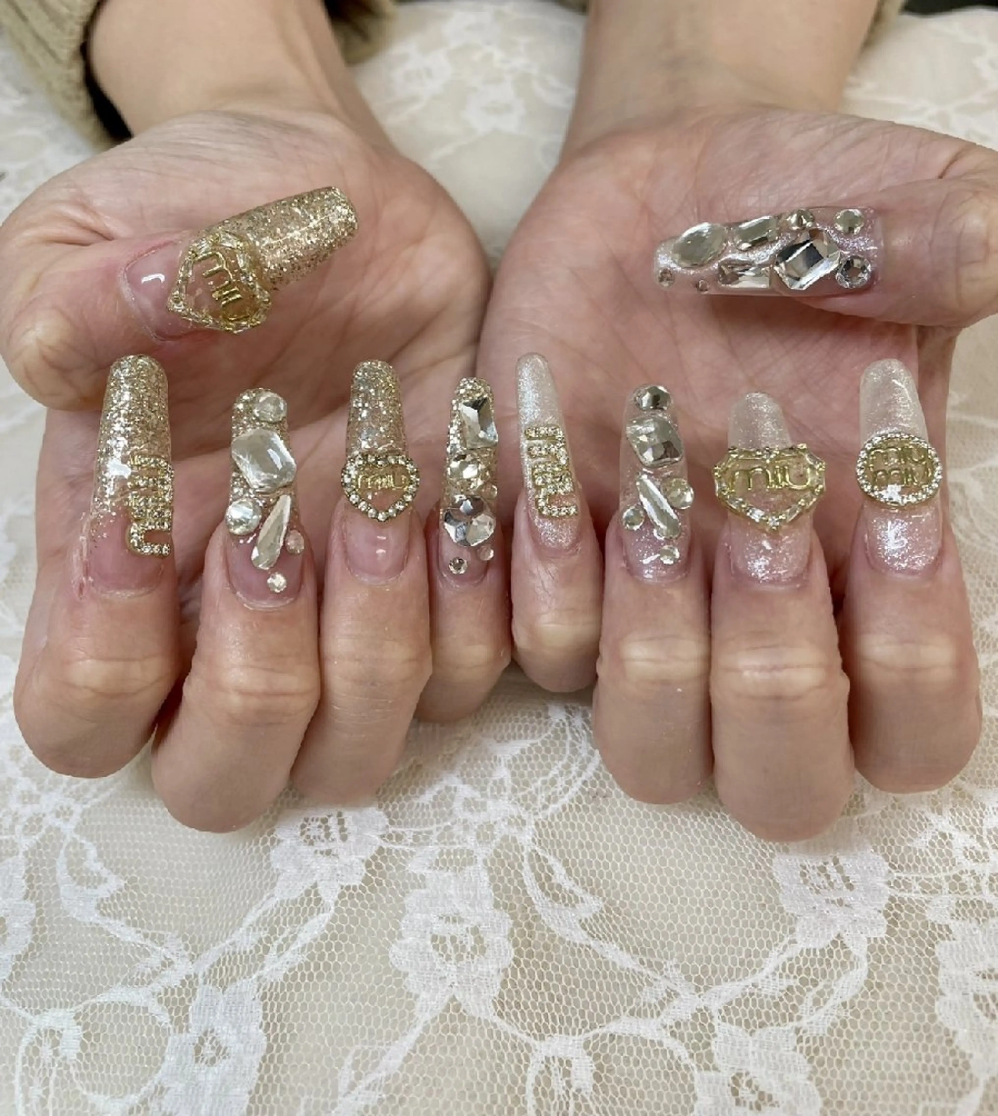 ネイル キラキラネイル ロングネイル ストーンネイル スーパーロングネイル ハンドネイル ハンドケア 心斎橋Salon Epokkuのネイルデザイン