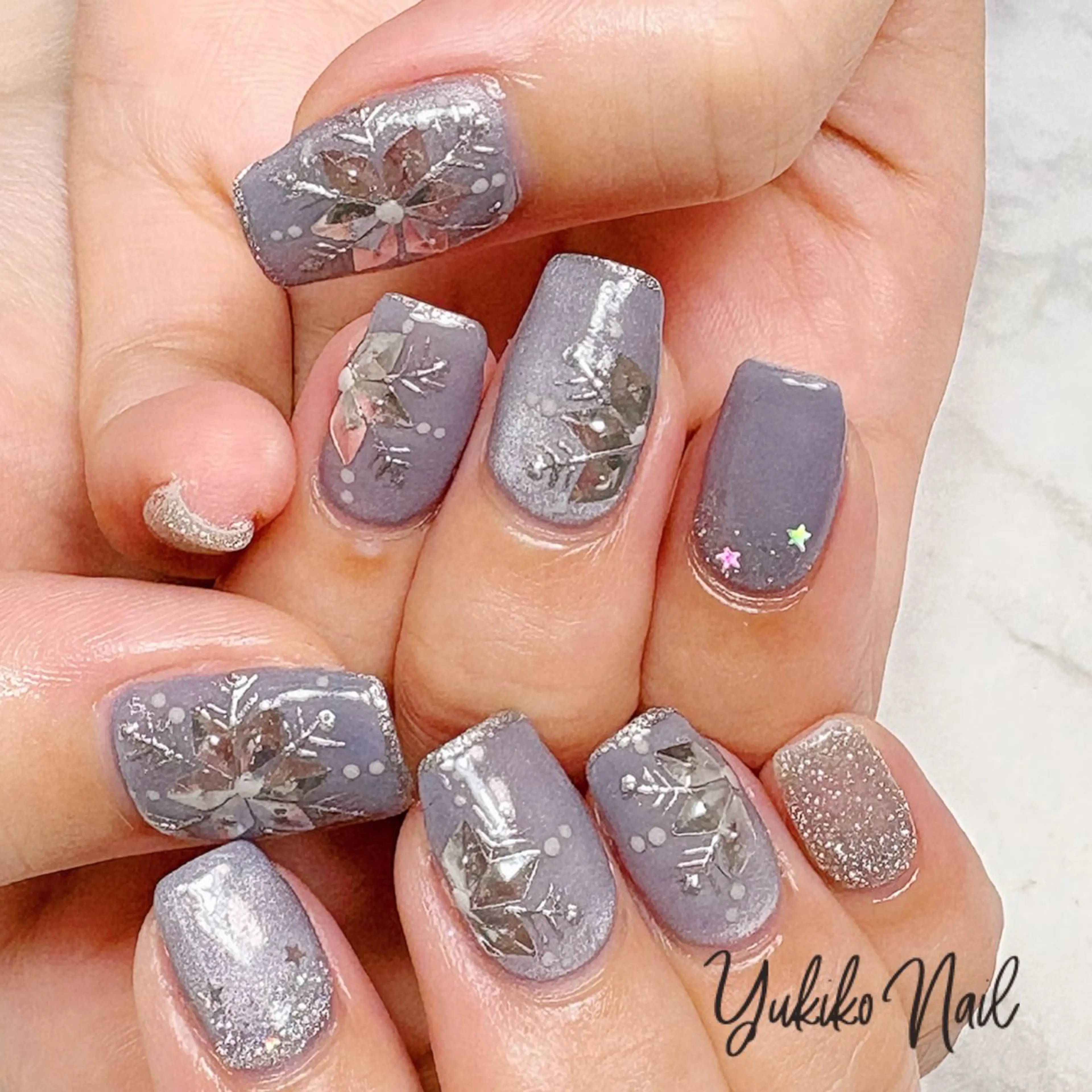 ネイル ブルー ホログラムネイル 冬ネイル ハンドネイル ユキコ ネイルのネイルデザイン