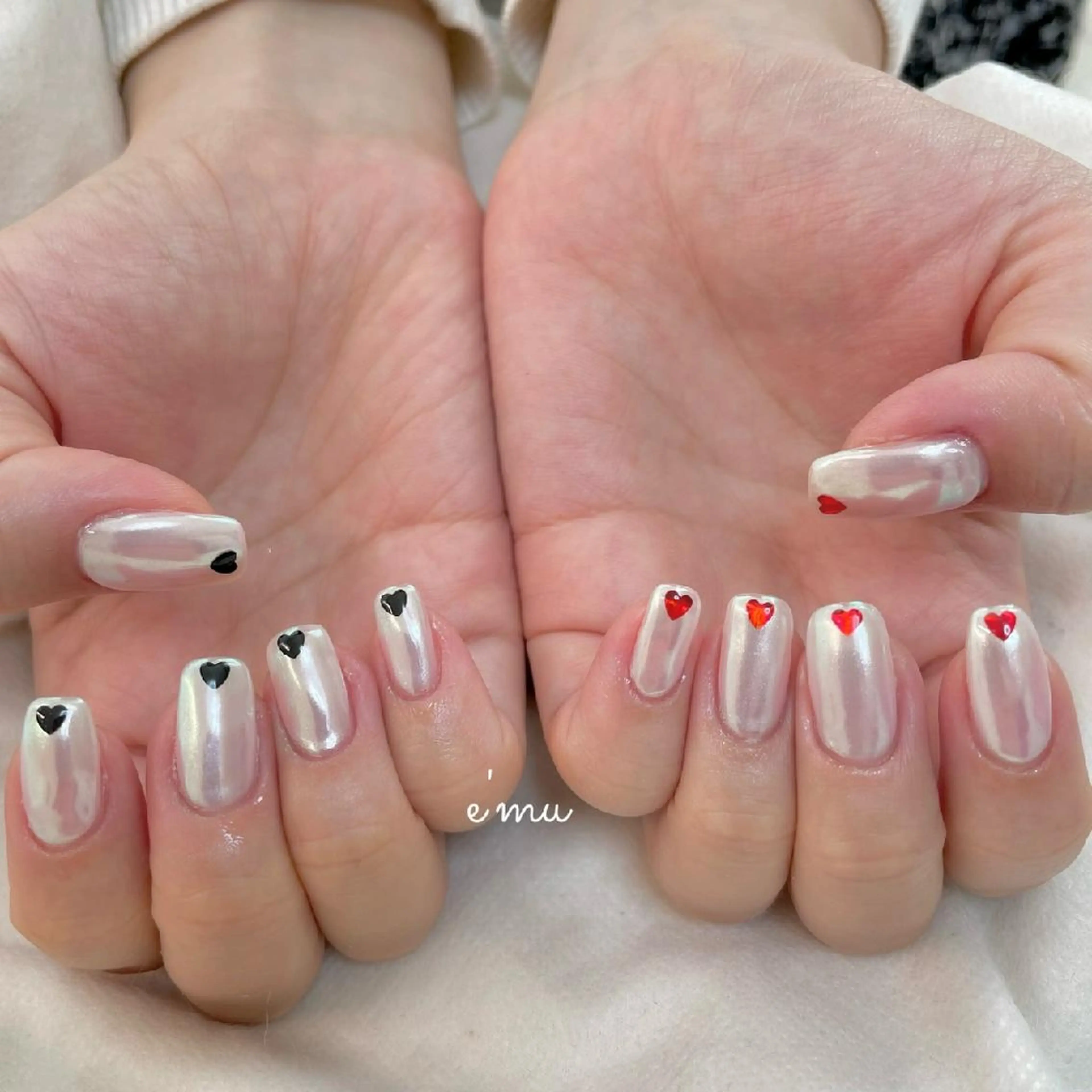 ネイル オーロラネイル ハート バレンタイン ホワイト ハンドネイル nail salon e'mu💐のネイルデザイン