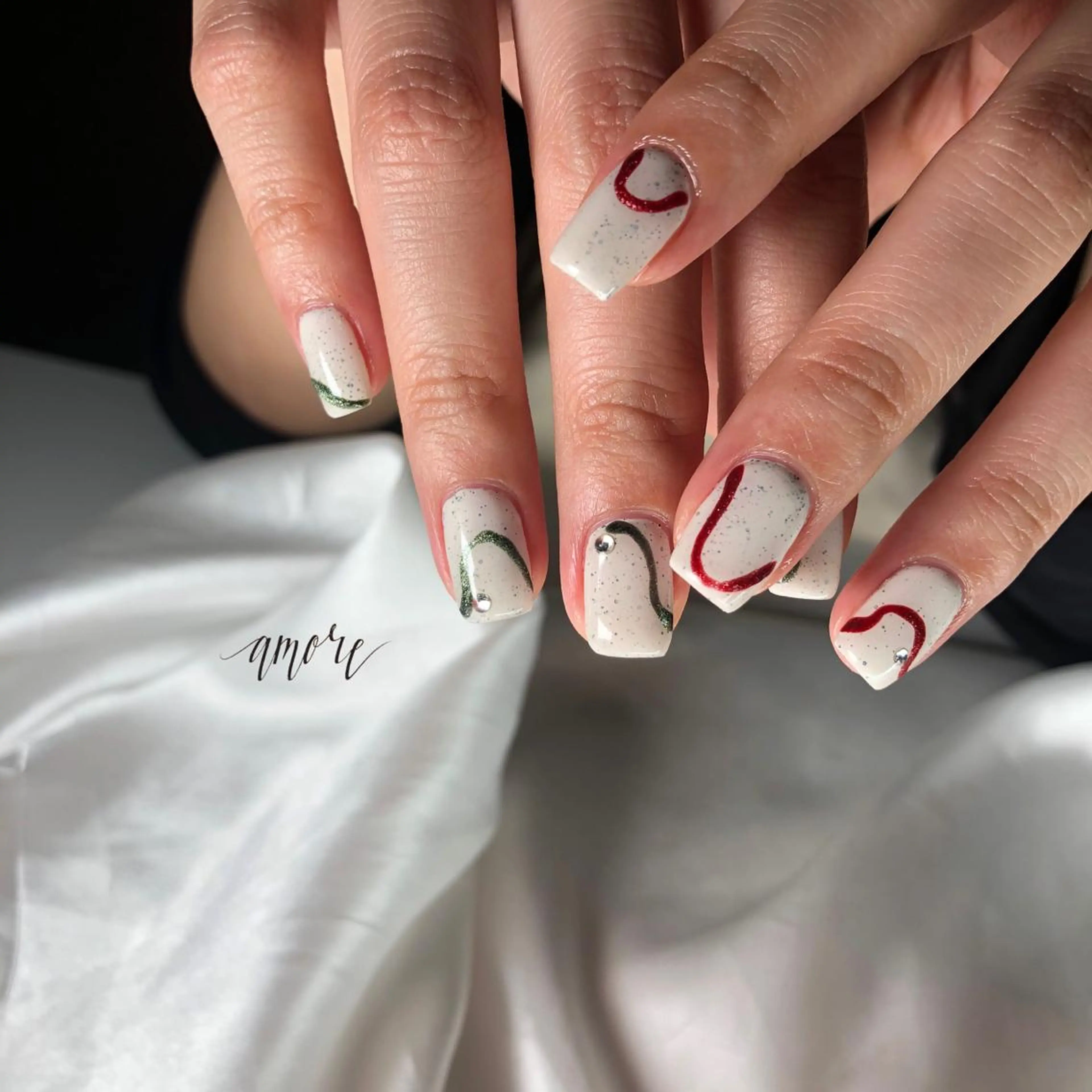 ネイル ジェルネイル 氷ネイル・うるうるネイル キラキラネイル マグネットネイル ミラーネイル You kyehwaのネイルデザイン