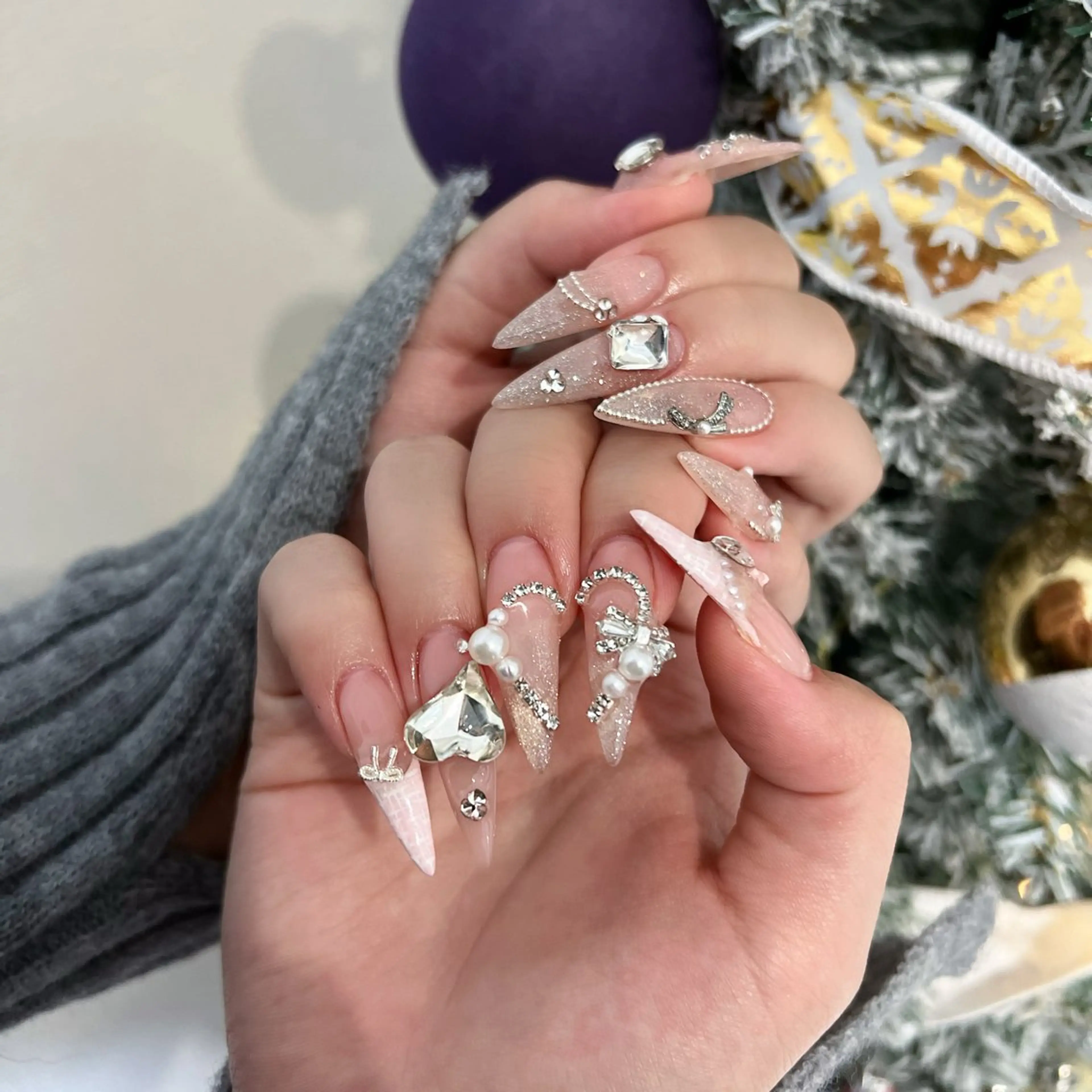 ネイル オーロラネイル ボルドー ブラウン 氷ネイル・うるうるネイル キラキラネイル Julli NailStudioのネイルデザイン