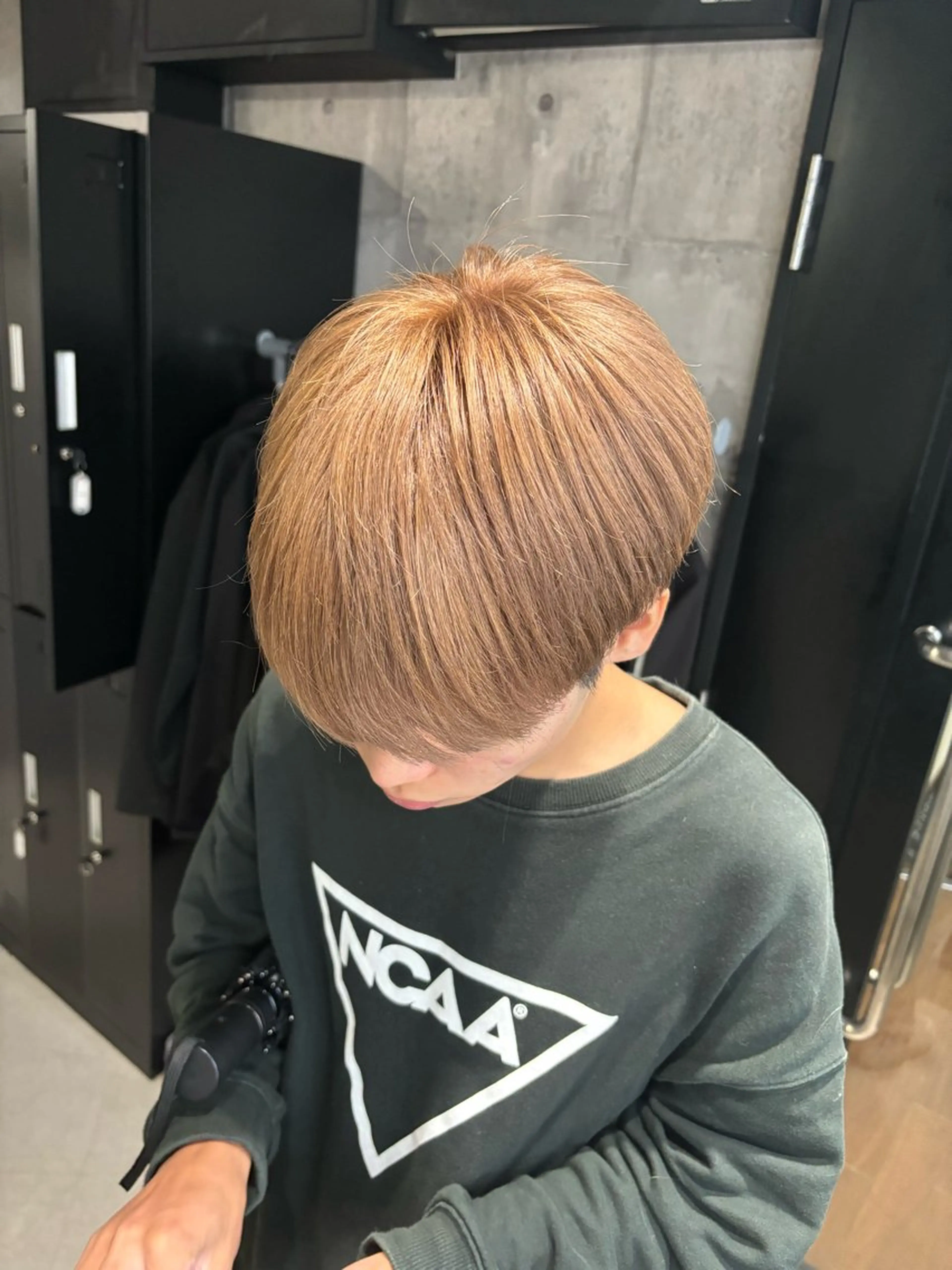 カラー メンズ ベージュカラー ミルクティーベージュ カット ヘアカラー トリートメント _WHITE / KENTOのヘアスタイル