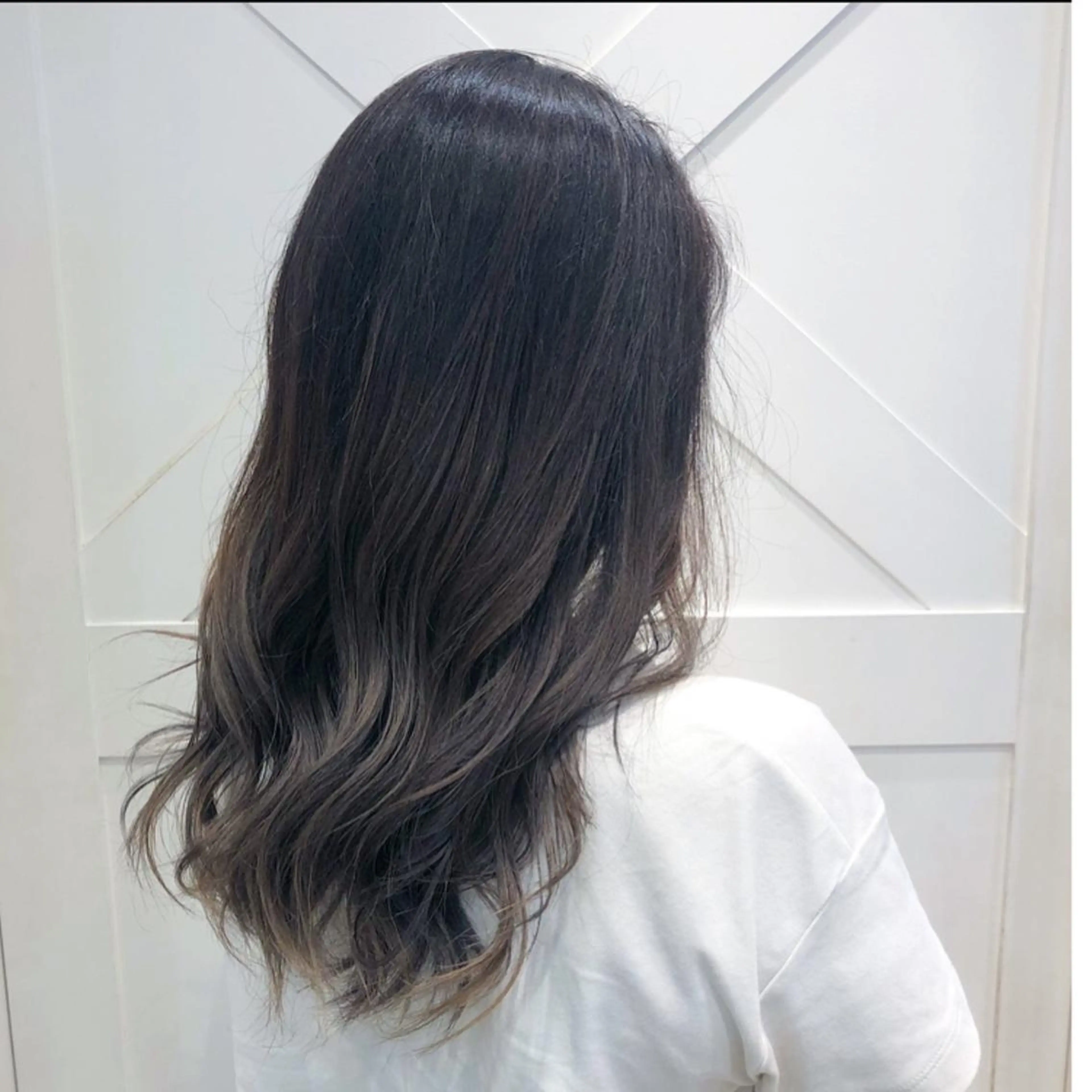 セミロング パープルカラー 🌺ウルフカット職人 新垣渚🐺のヘアスタイル