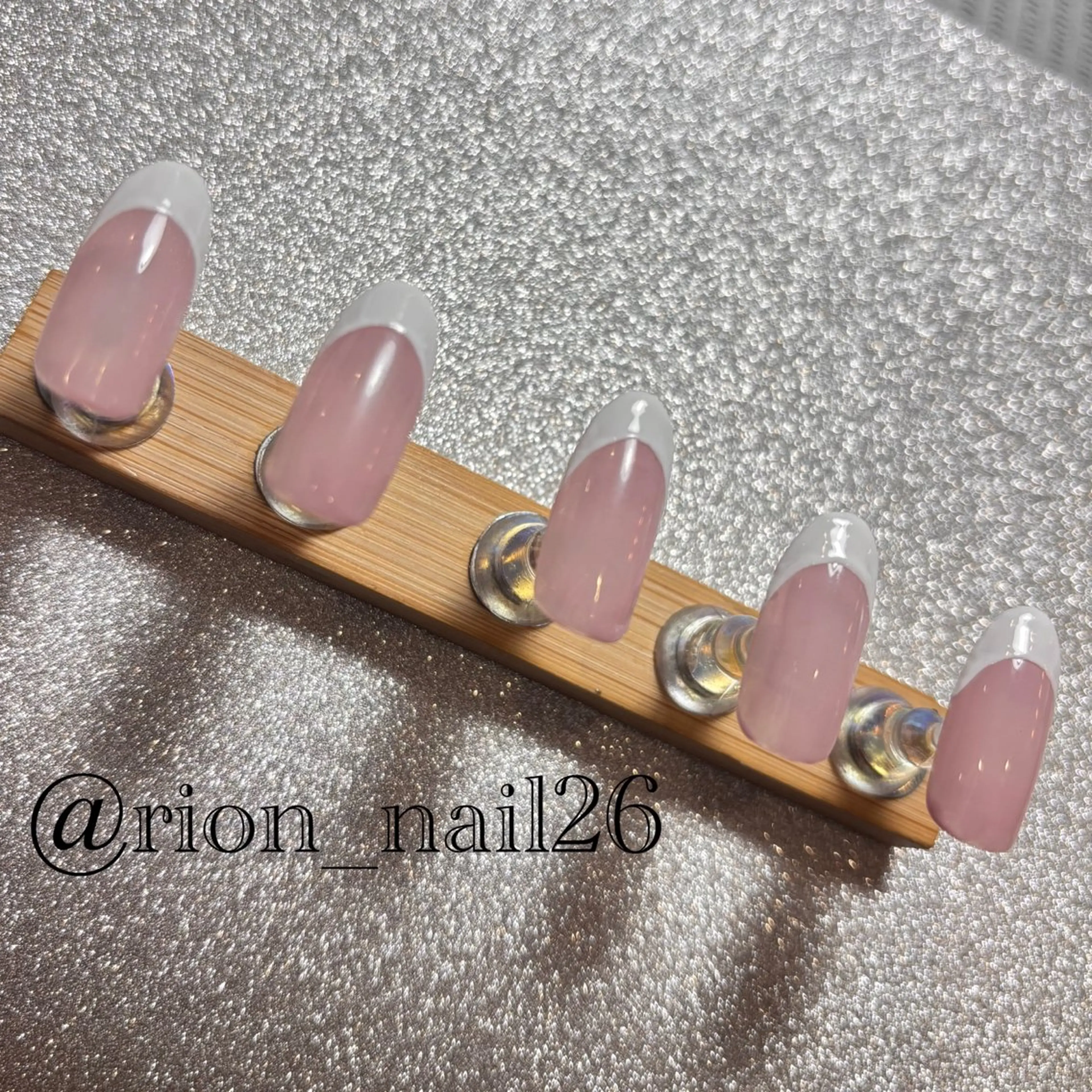 【フレンチネイル】お好きなカラーから１色選択可能💗上品かつ綺麗なネイル💅の写真