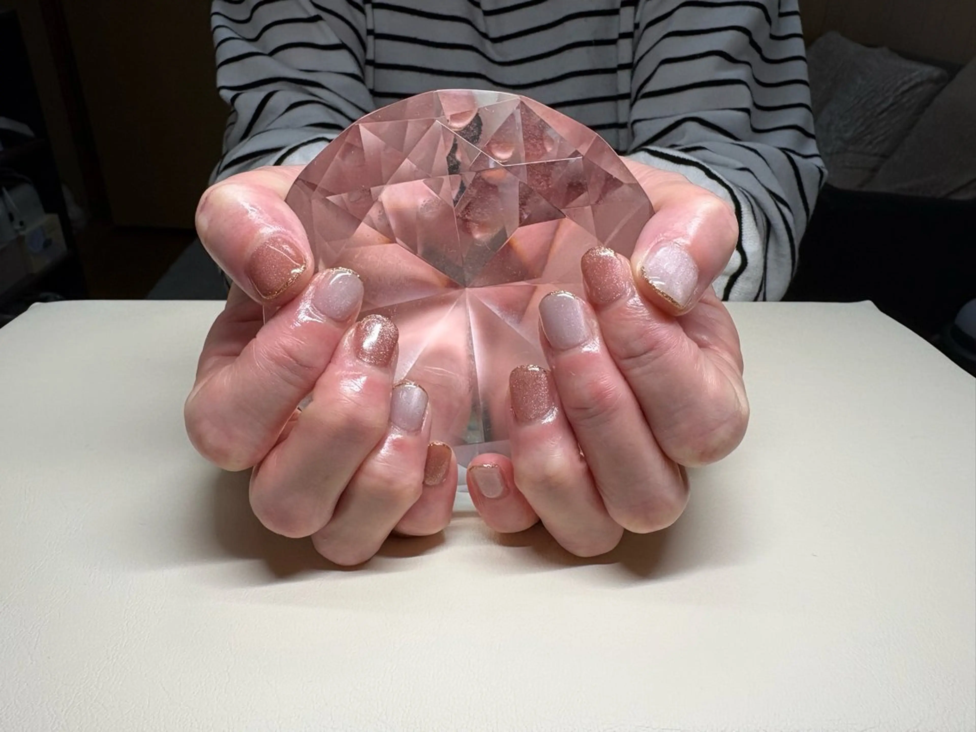 ネイル ゴールド マグネットネイル ワンカラーネイル オレンジ ピンク Rainbow Moonのネイルデザイン