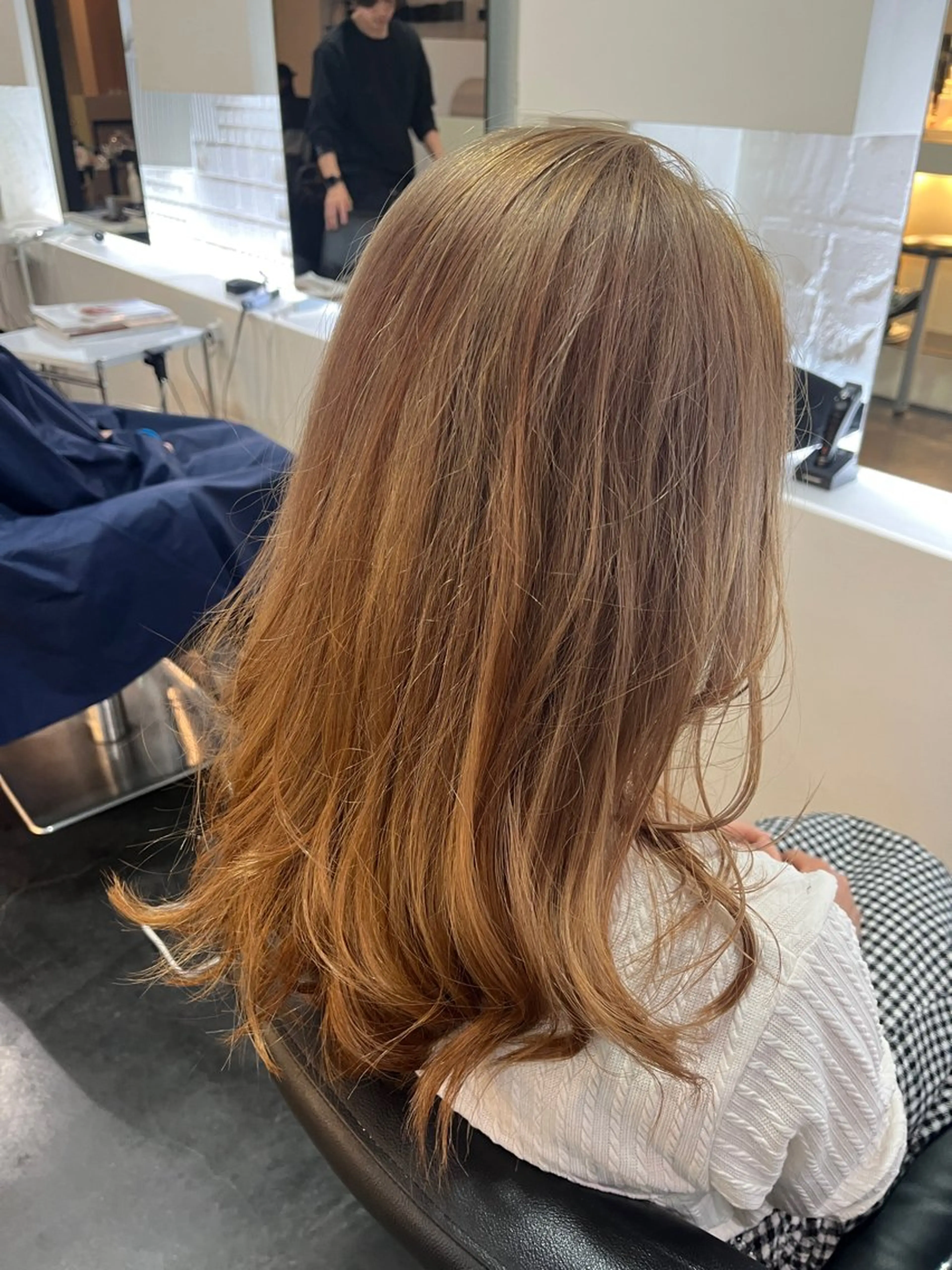 セミロング カラー ベージュカラー ブラウンカラー 透明感カラー レイヤーカット 中居 蒼士のヘアスタイル