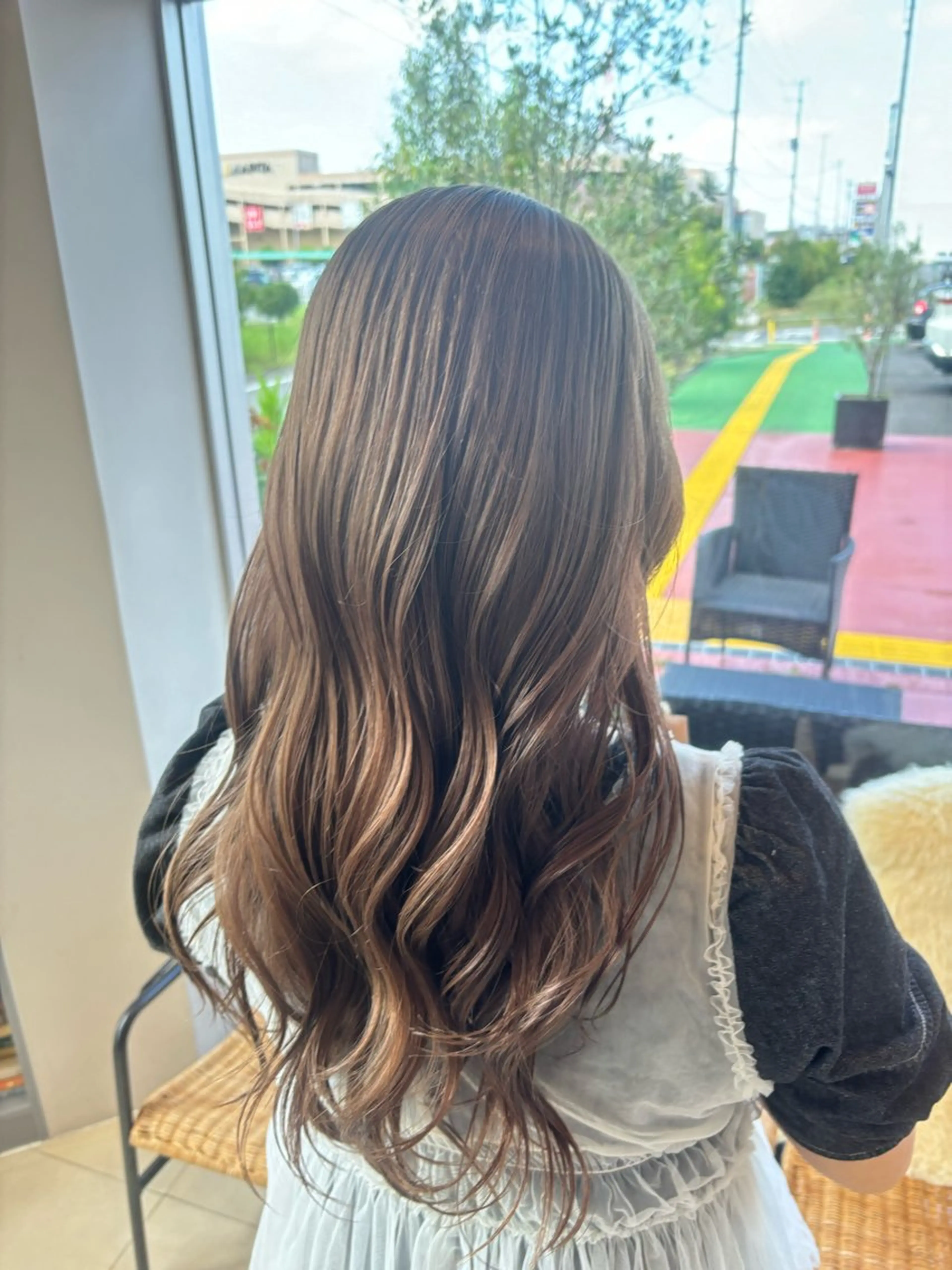 ロング カラー ブラウンカラー ハイライトカラー ピンクカラー ピンクブラウン ハイライト ヘアカラー ヘアメイクアース所属・片桐 美咲のヘアスタイル