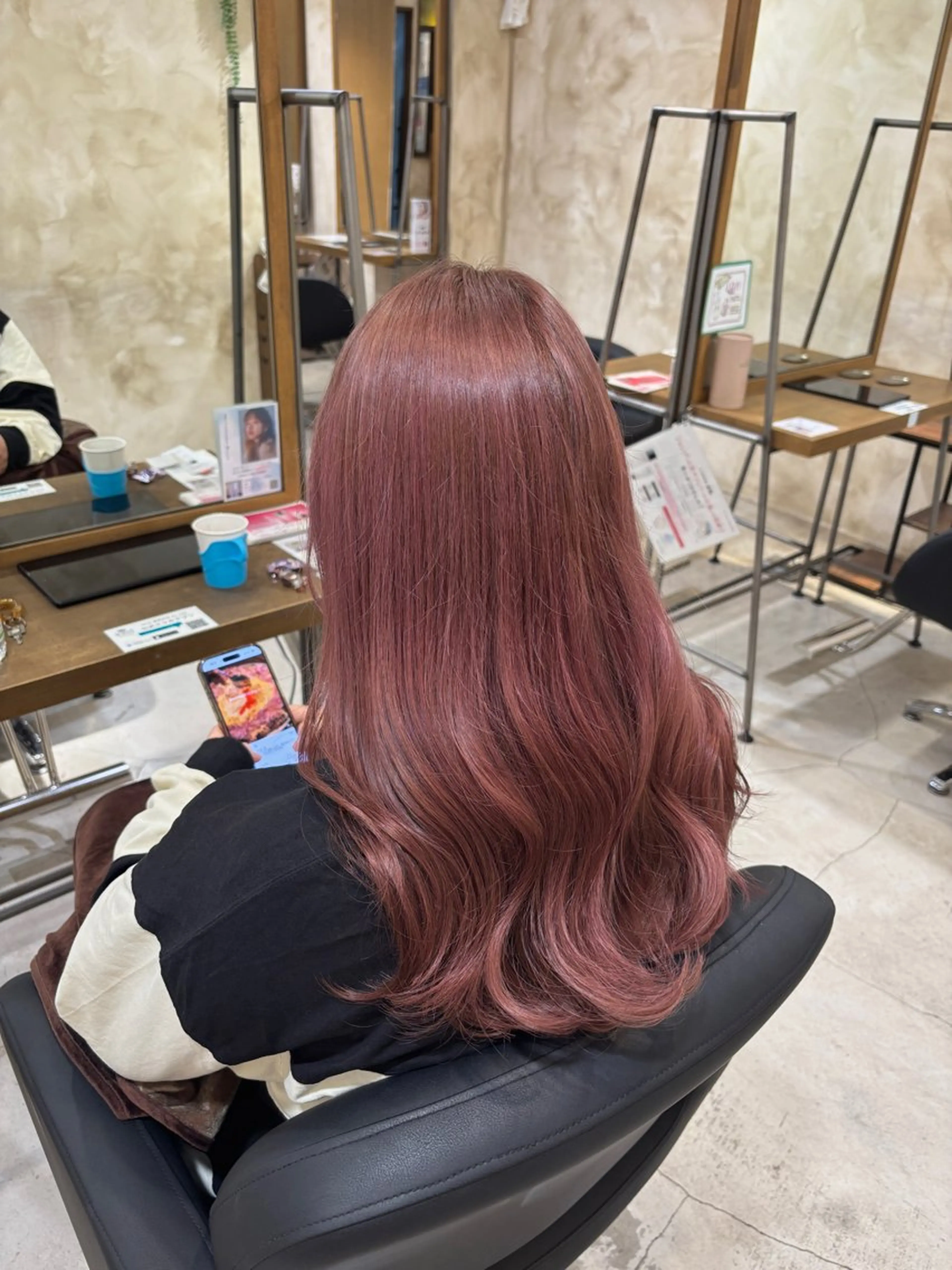 ロング カラー ブラウンカラー ピンクカラー ピンクブラウン ヘアカラー トリートメント ツヤカラー🫧Sae ネイルモデル募集中のヘアスタイル