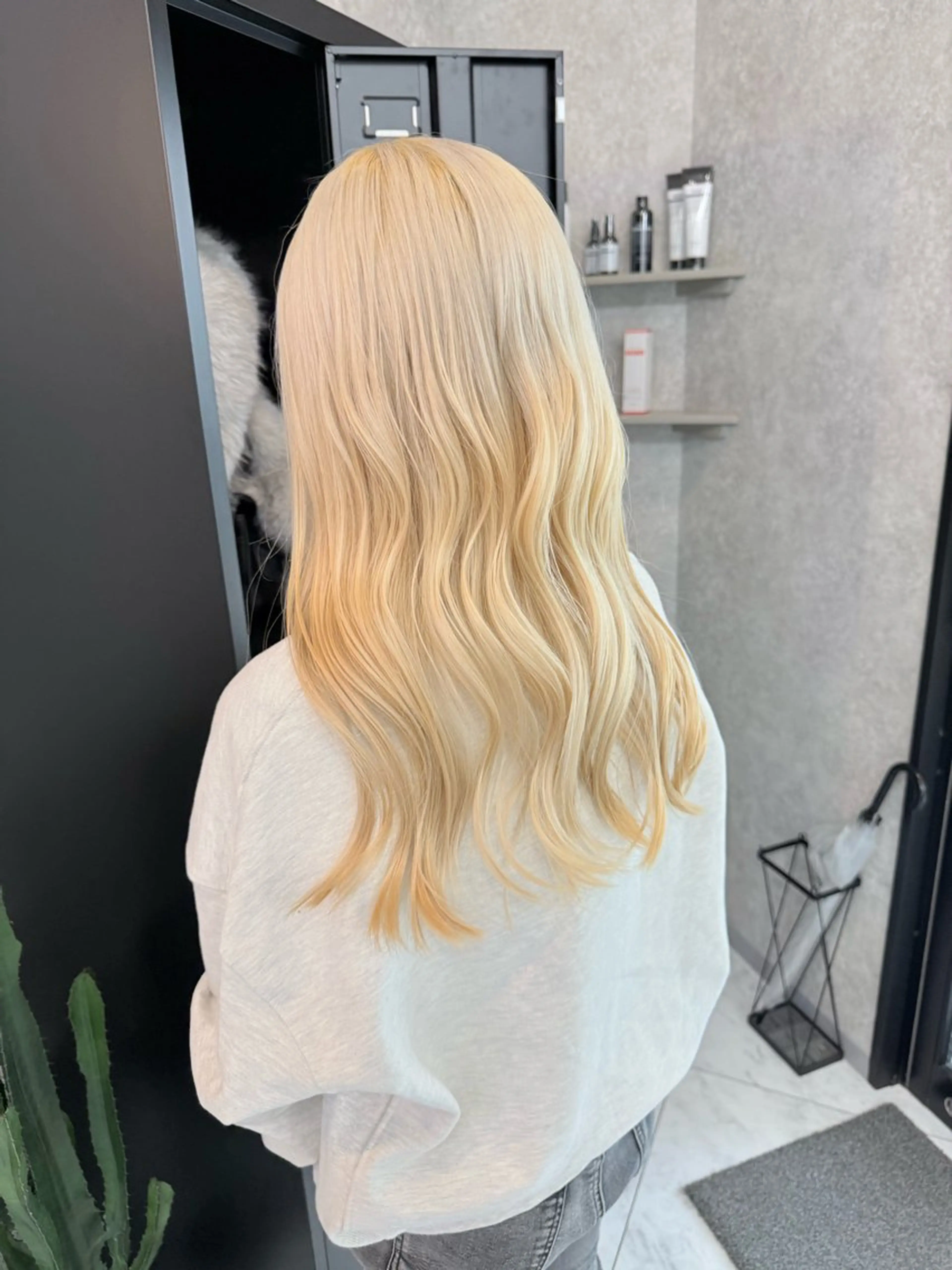 セミロング カラー 🌺ハイトーン🌺 矢葺 なぎさ🌺🌺のヘアスタイル