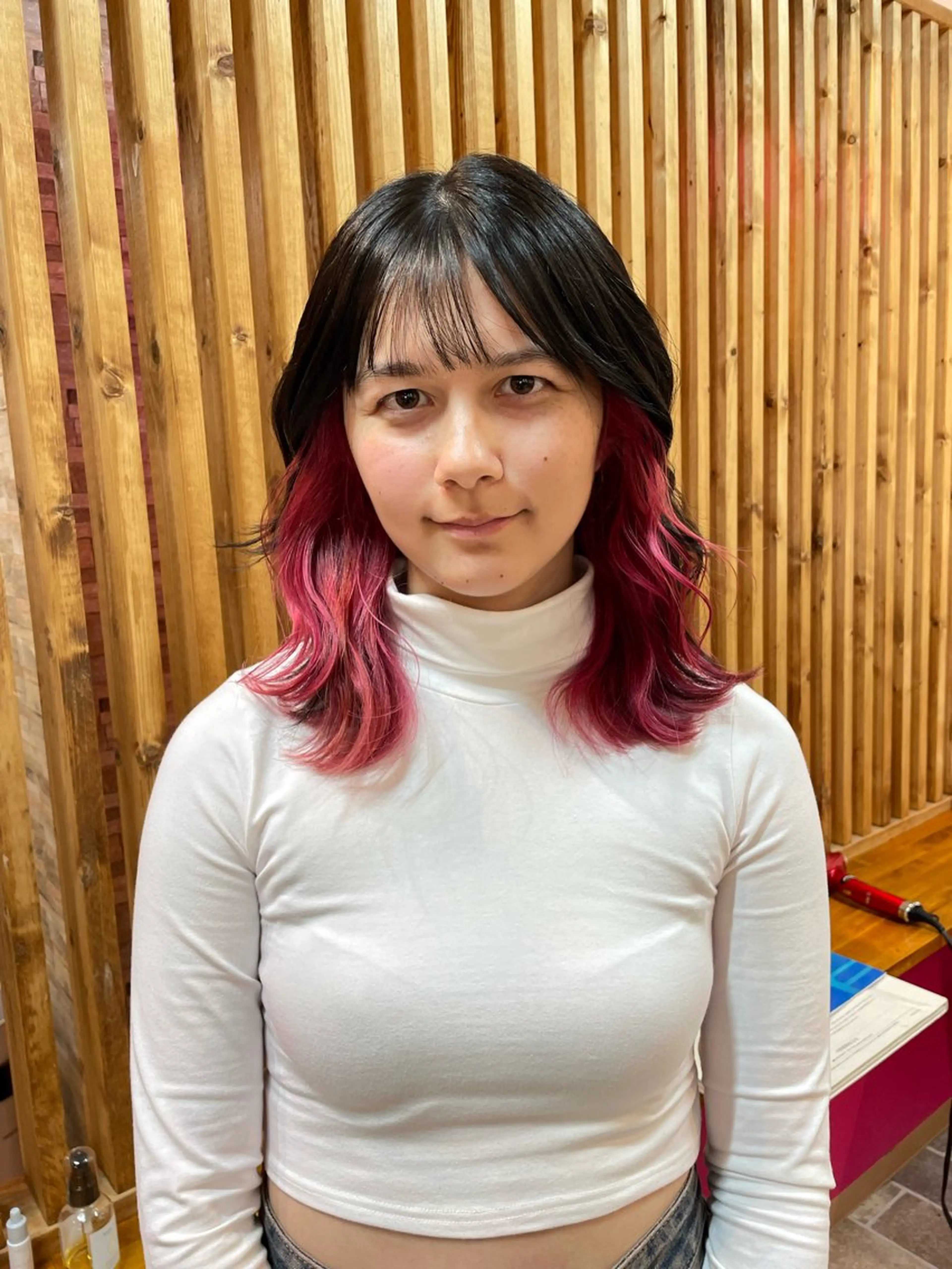 セミロング カラー 黒髪 ナチュラルブラック ピンクカラー レイヤーカット カット ヘアカラー トリートメント YUI/ ブリーチカラー🌷のヘアスタイル