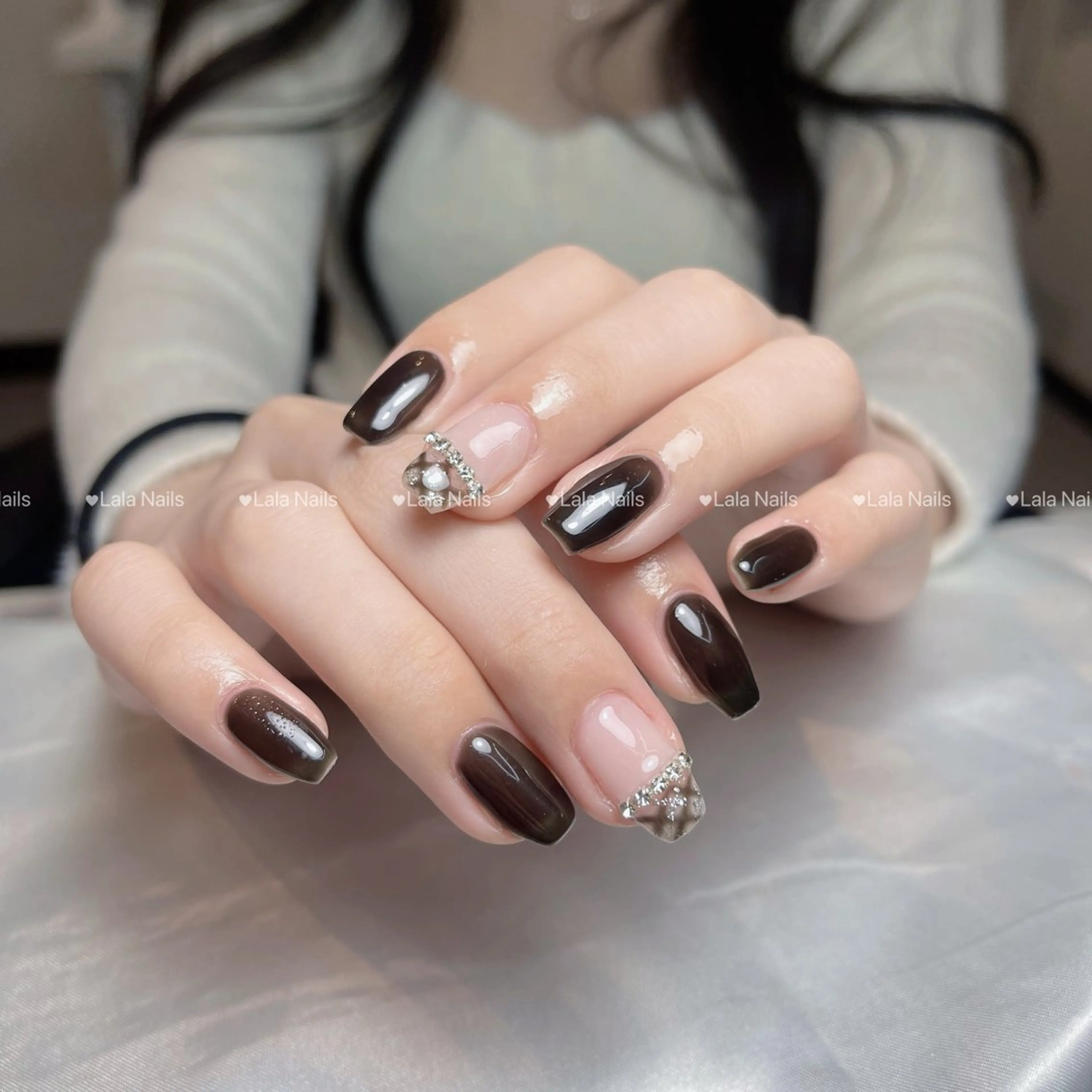 ネイル アートネイル 長さ出し フレンチネイル グラデーション キラキラネイル Akina Nailのネイルデザイン