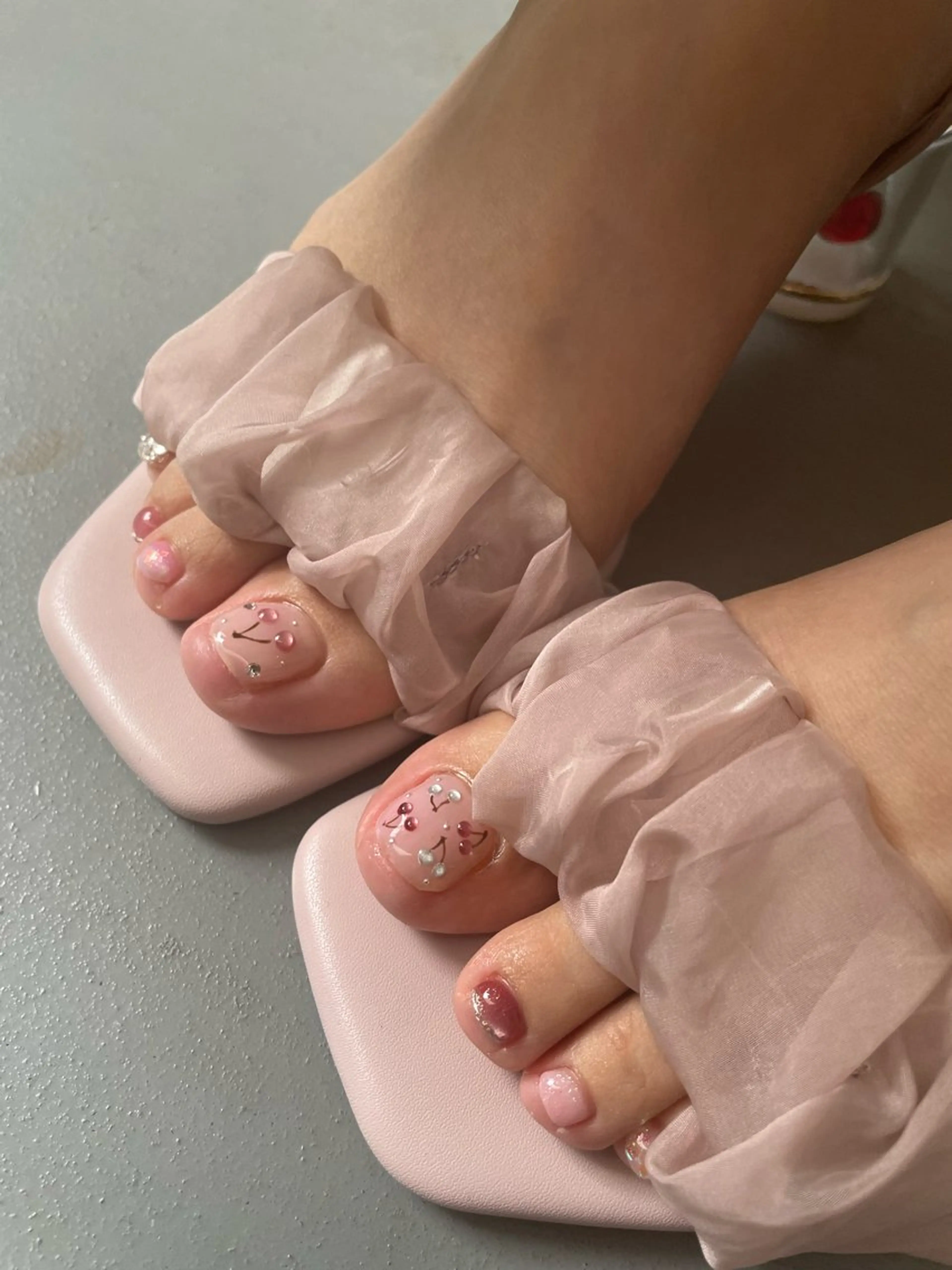 ネイル ハンドネイル フットネイル with hues AYAのネイルデザイン