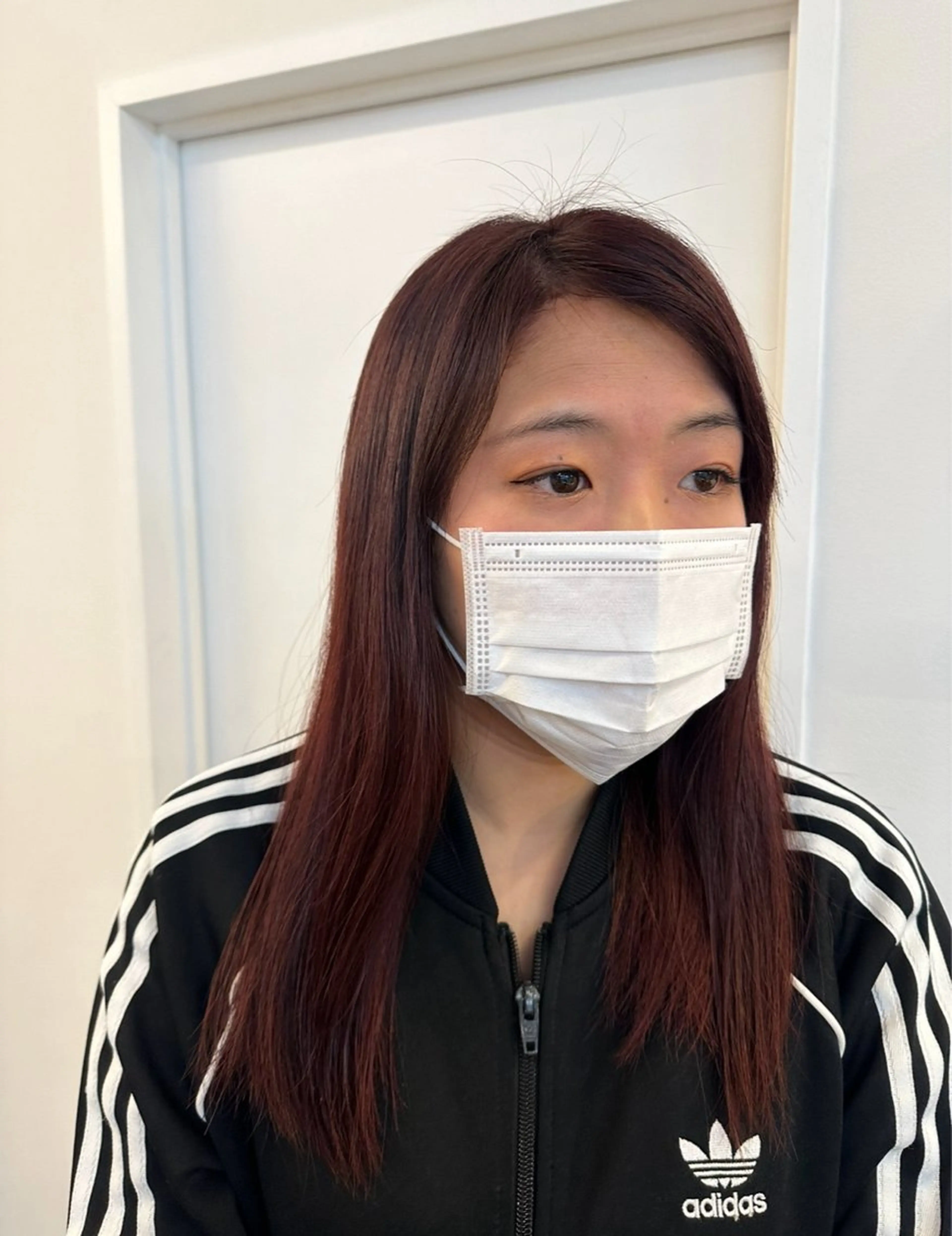 セミロング オノ アイラのヘアスタイル