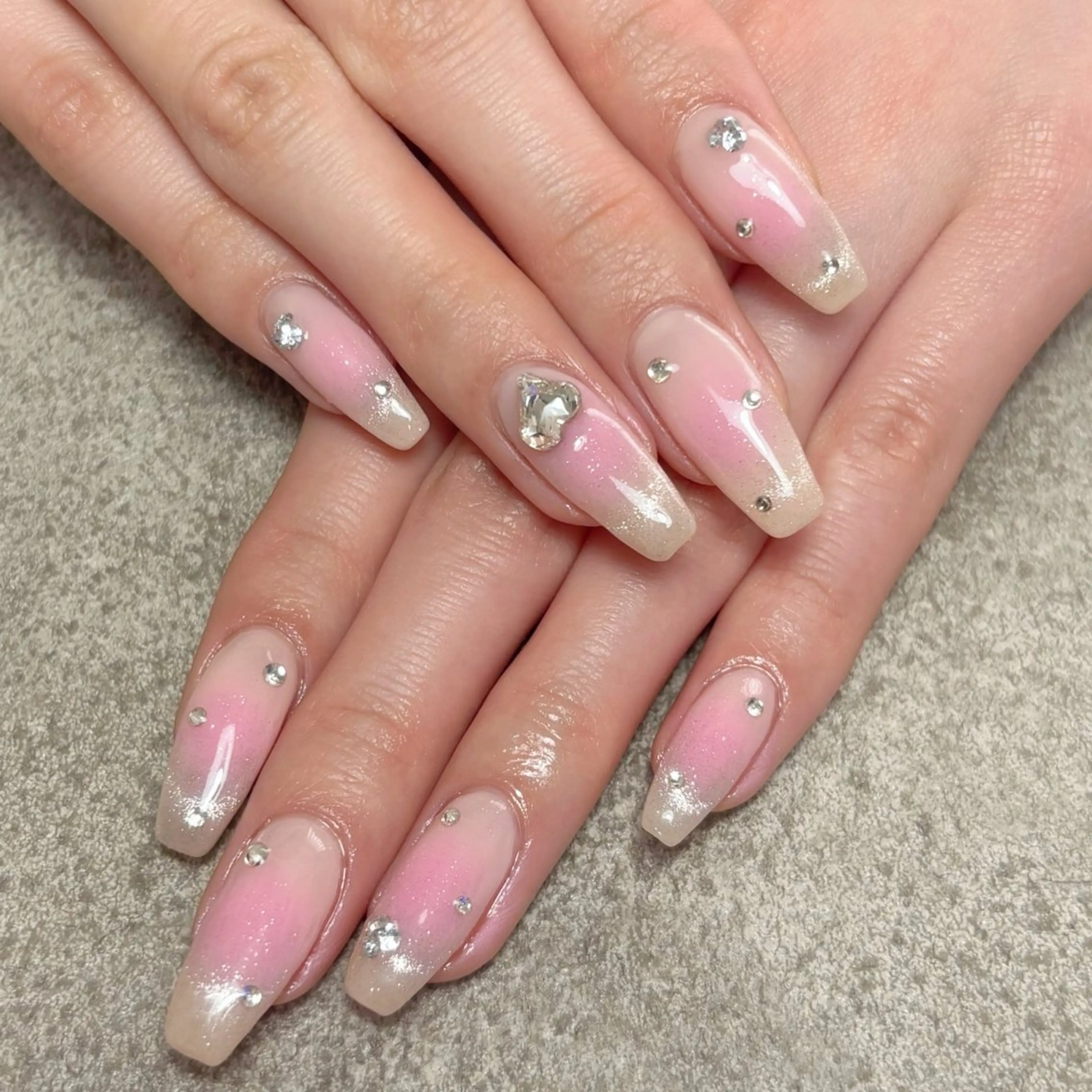 ネイル ハンドネイル nailroom DIASOMNIAのネイルデザイン