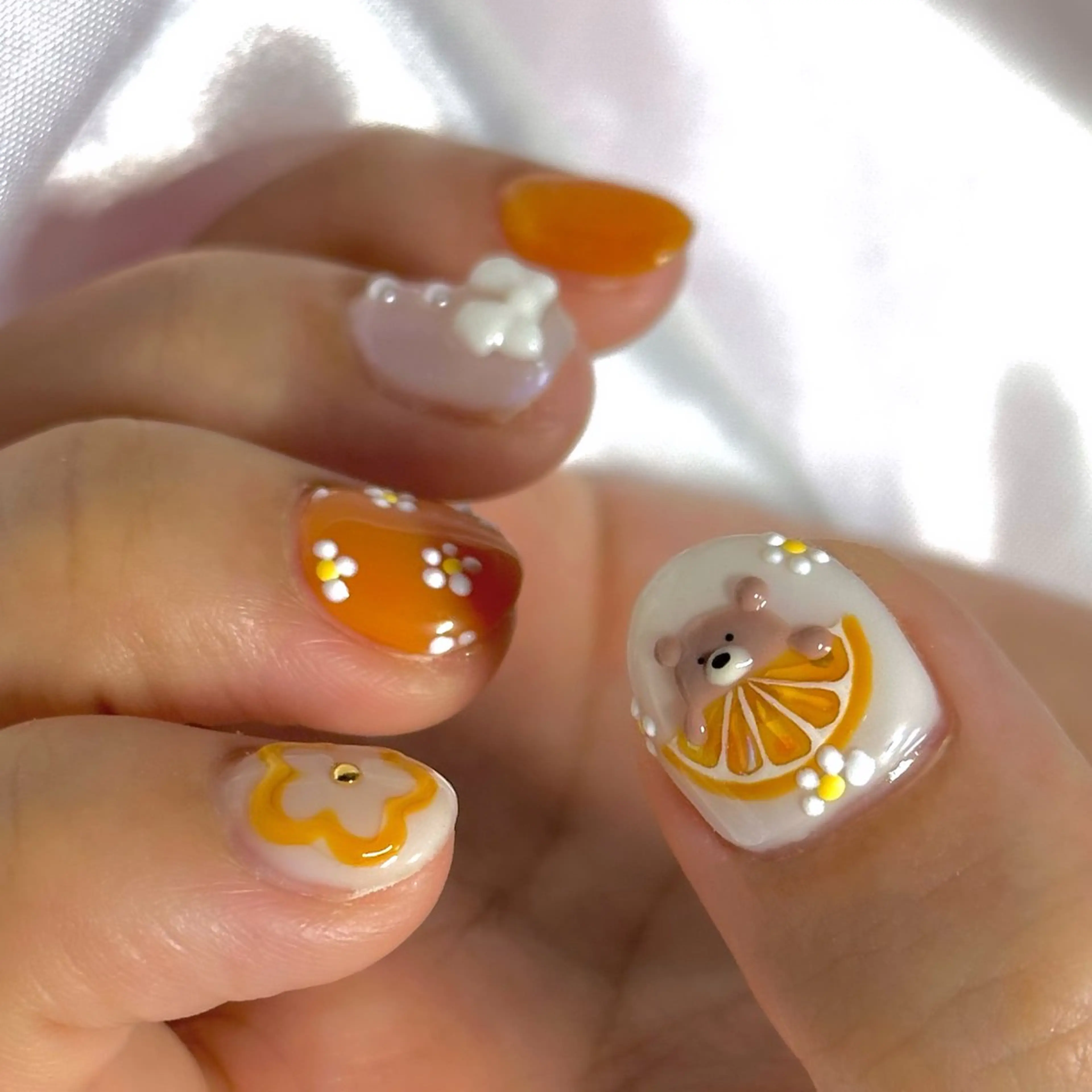 ネイル ハンドネイル OKIKA所属・【OKIKA】 らん🦖🌈🧡のマツエク・マツパデザイン