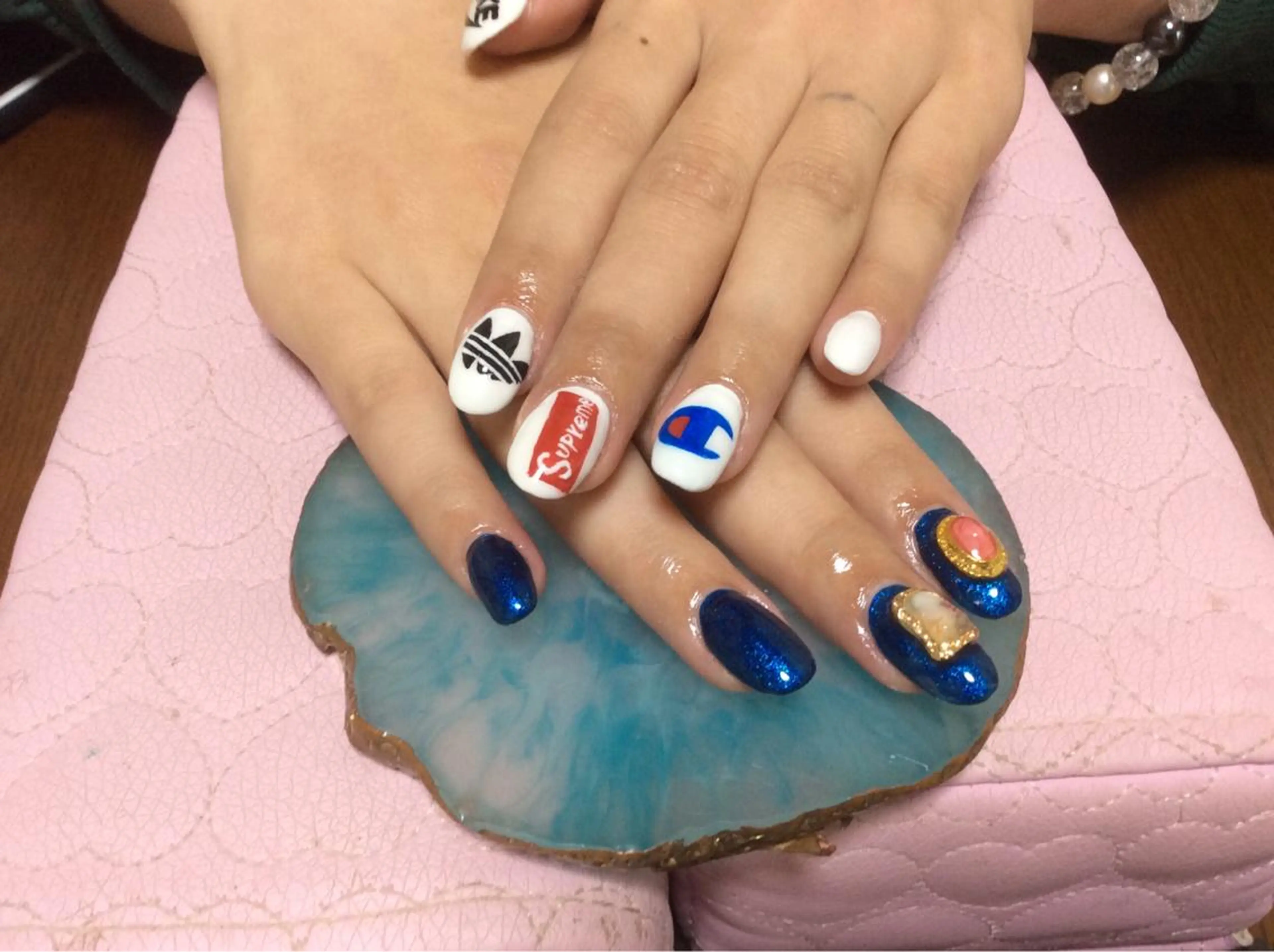 ネイル フラワー ムーンのネイルデザイン