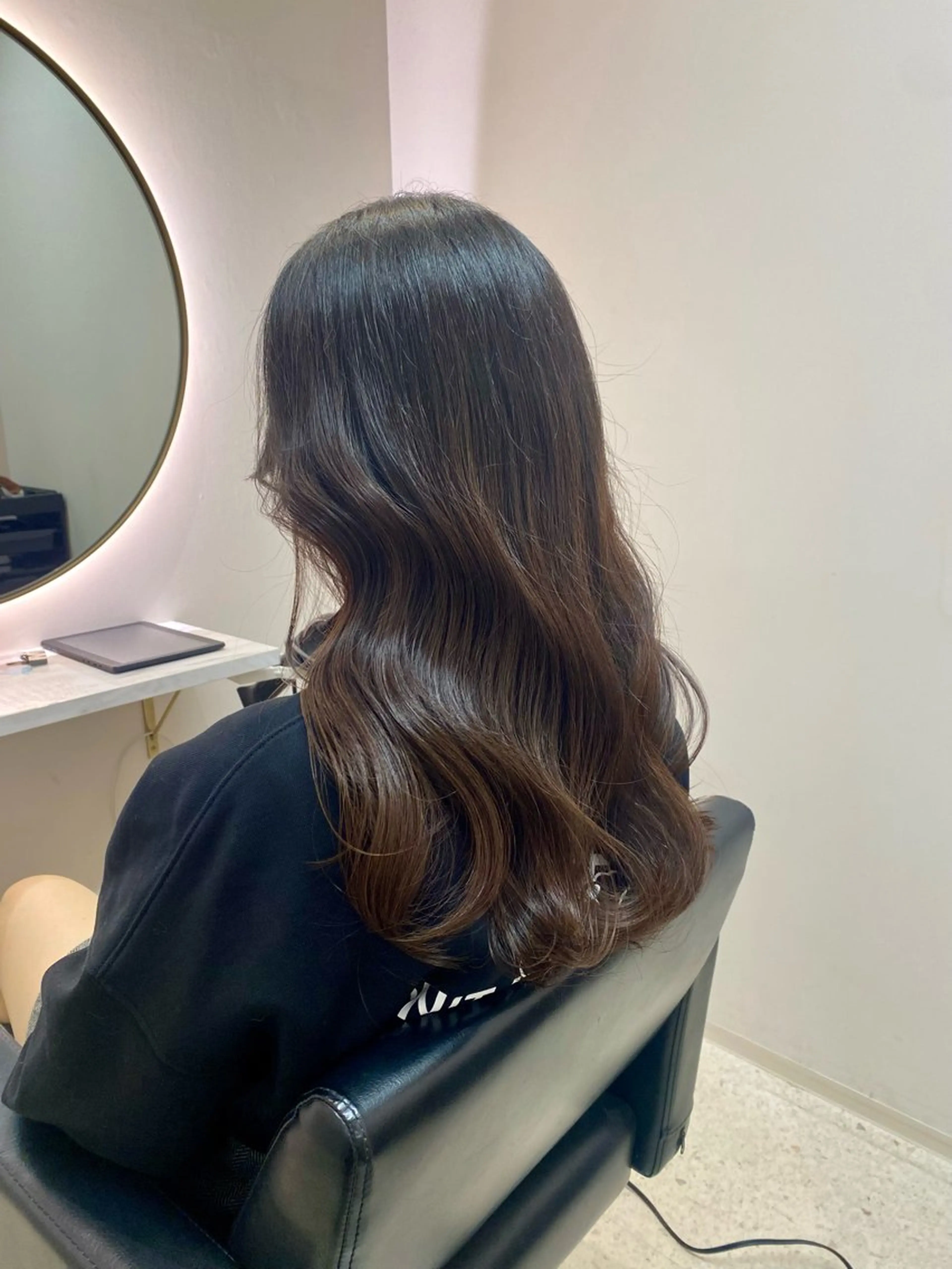 セミロング カット 韓国🇰🇷艶髪 ケアカラーSHURIのヘアスタイル