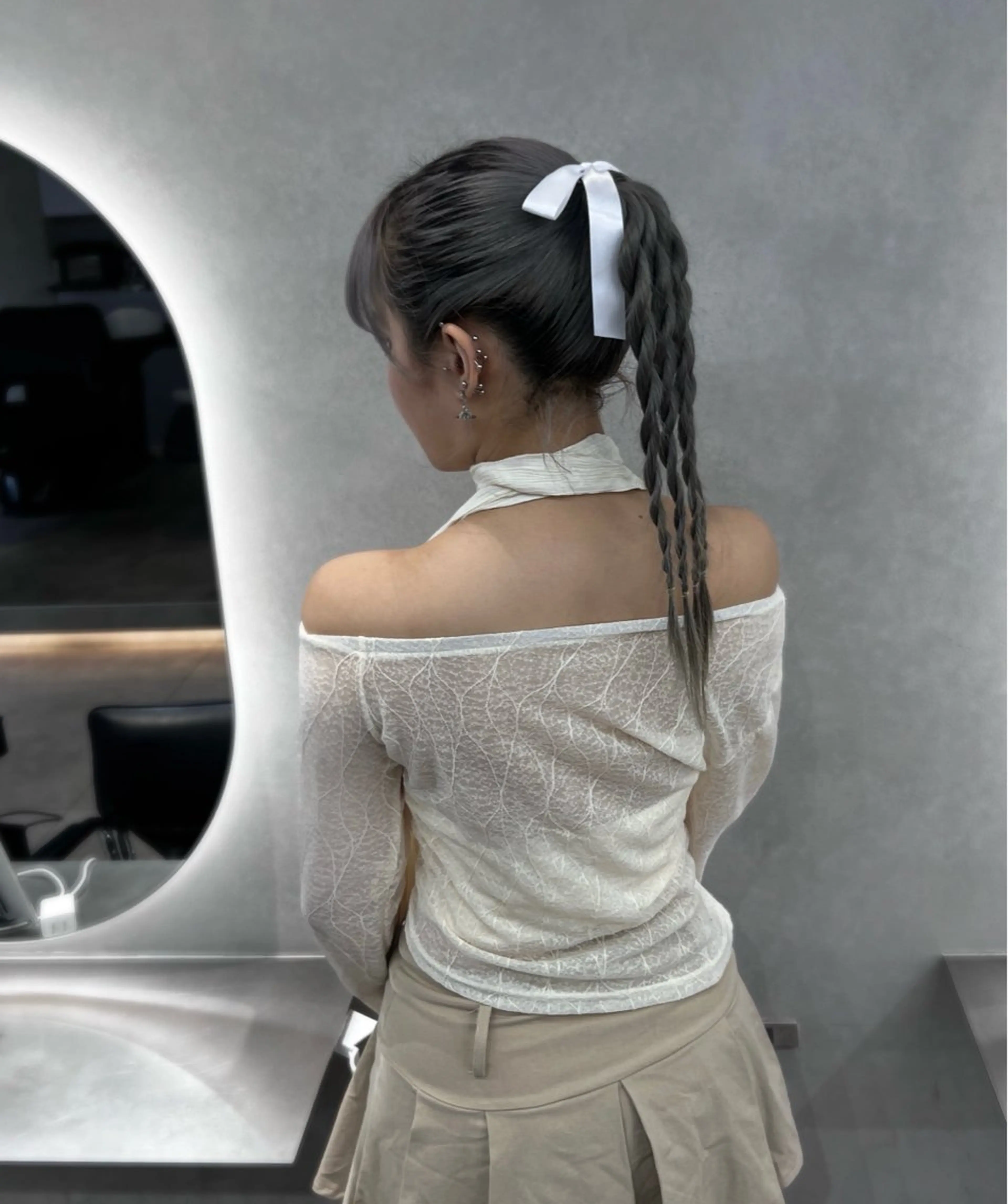 ヘアアレンジ ミルクティーベージュ オリーブグレージュのヘアスタイル