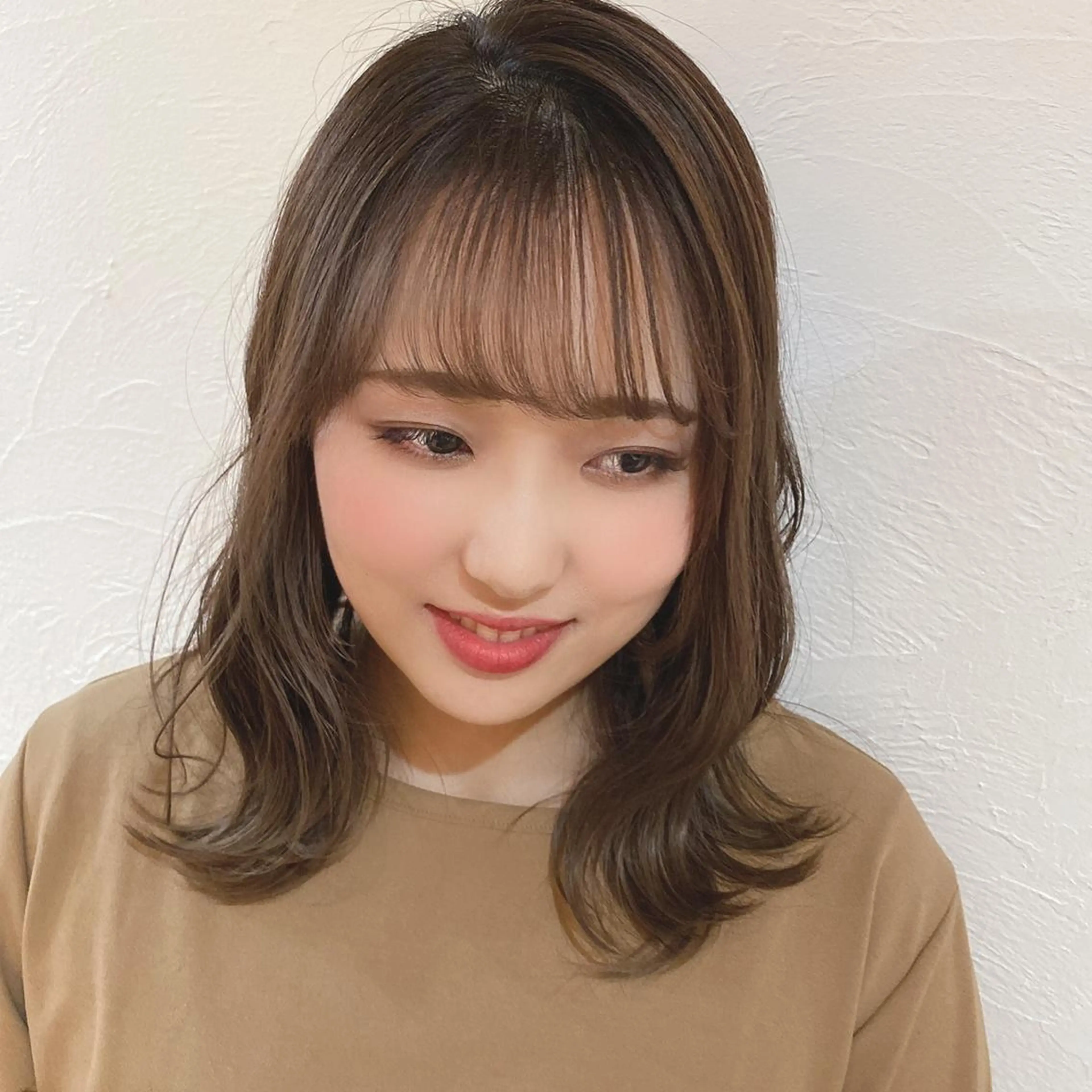 ミディアム カラー アッシュ ベージュカラー くびれヘア 韓国風ヘア レイヤーカット カット ヘアカラー トリートメント 満足度🐼◎🌟🌈 村上栞菜のヘアスタイル