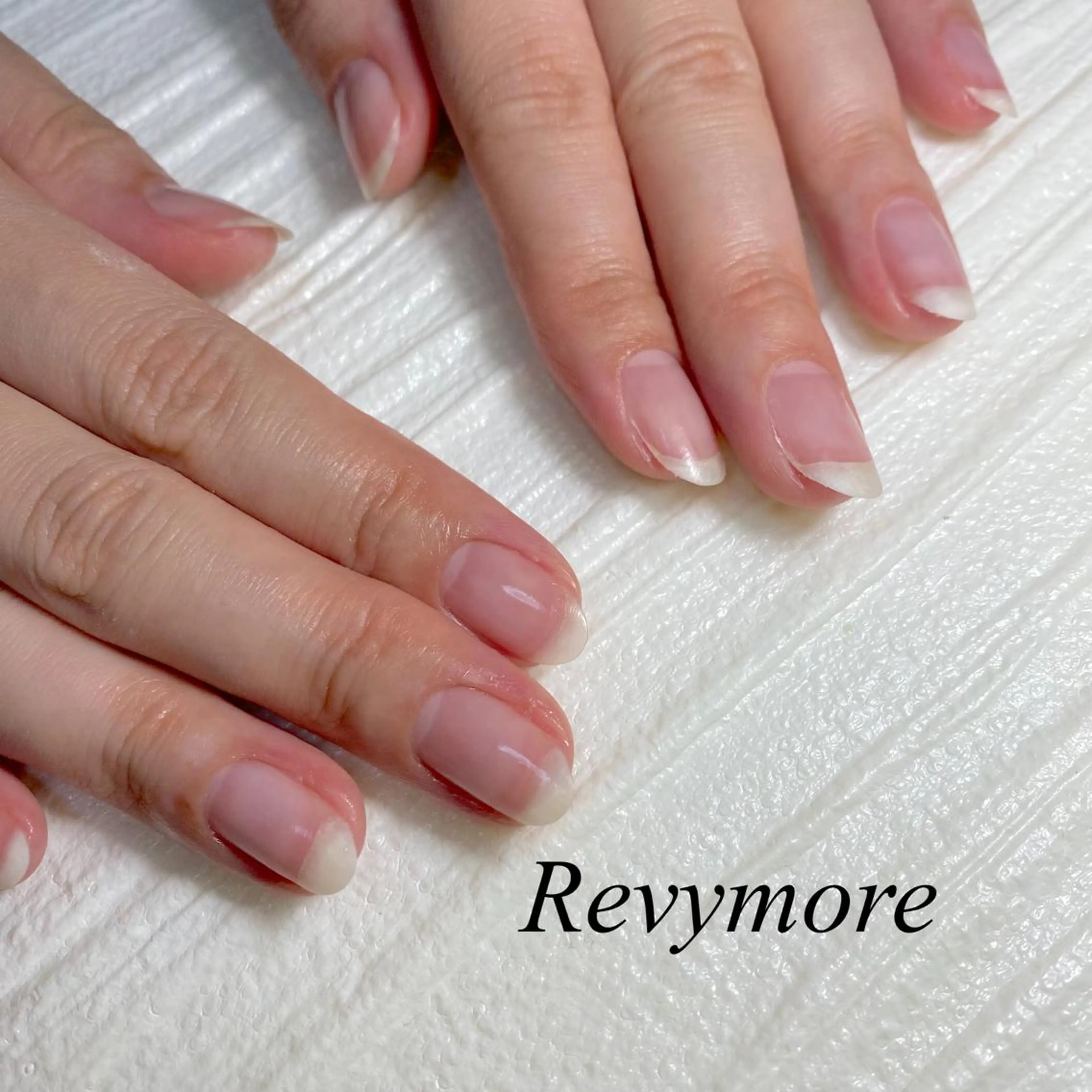 ネイル ジェルネイル キラキラネイル 韓国ネイル ニュアンスネイル オフィスネイル nail salon Revymoreのネイルデザイン