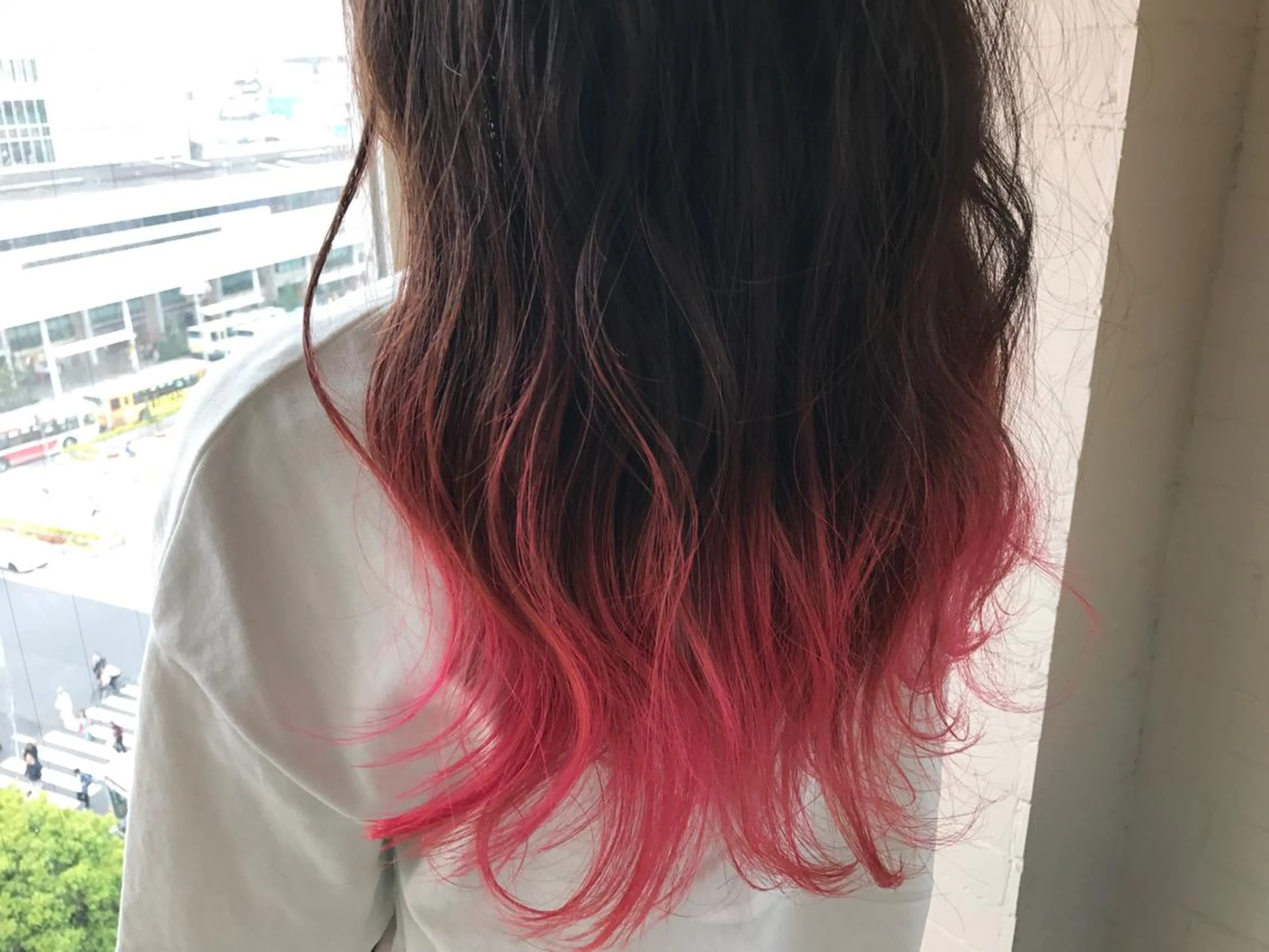 セミロング カラー グラデーションカラー メンズハイトーン メンズバレイヤージュのヘアスタイル