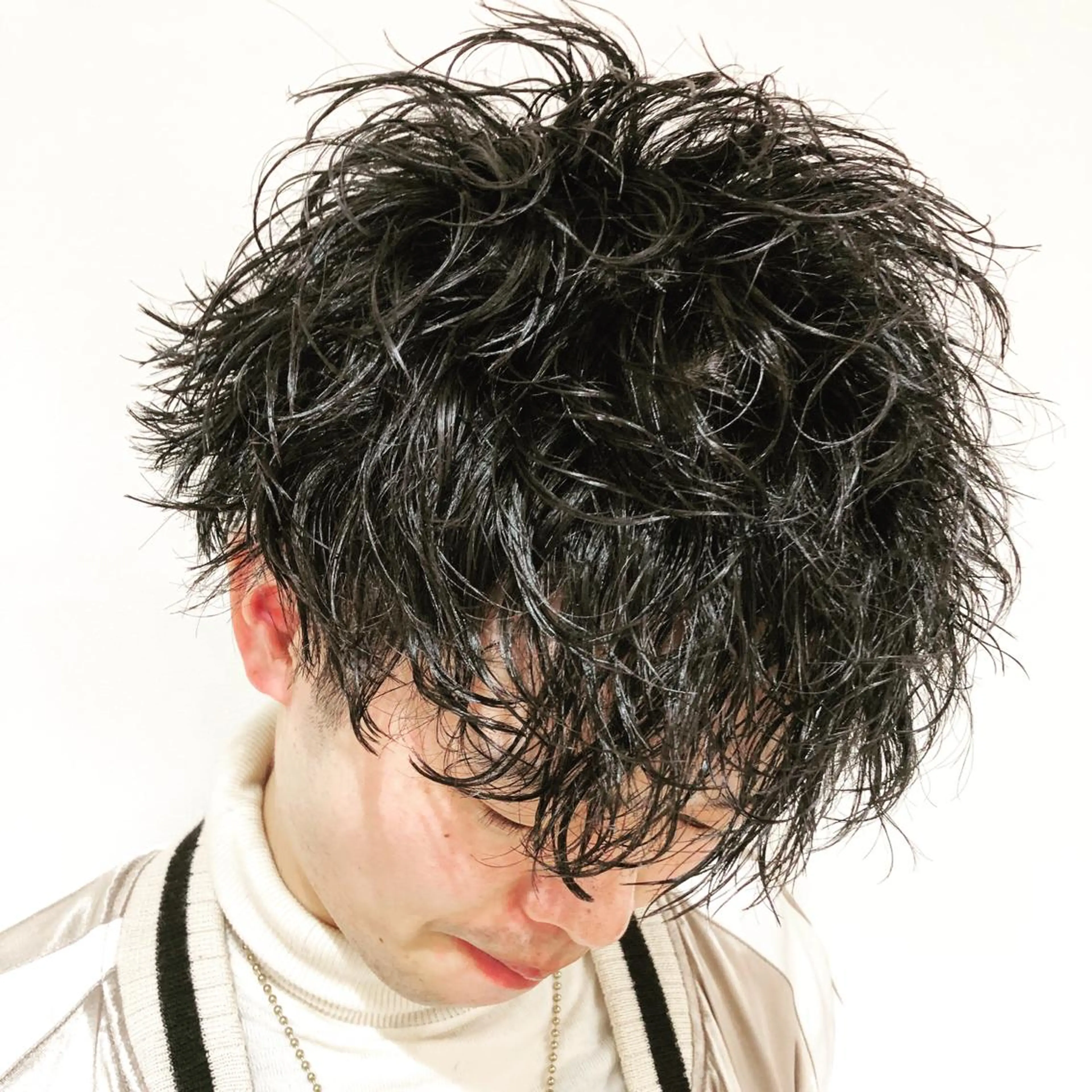 ミディアム パーマ メンズ ミディアムパーマ マッシュ メンズパーマ スパイラルパーマ メンズヘア特化 崎田 成人のヘアスタイル