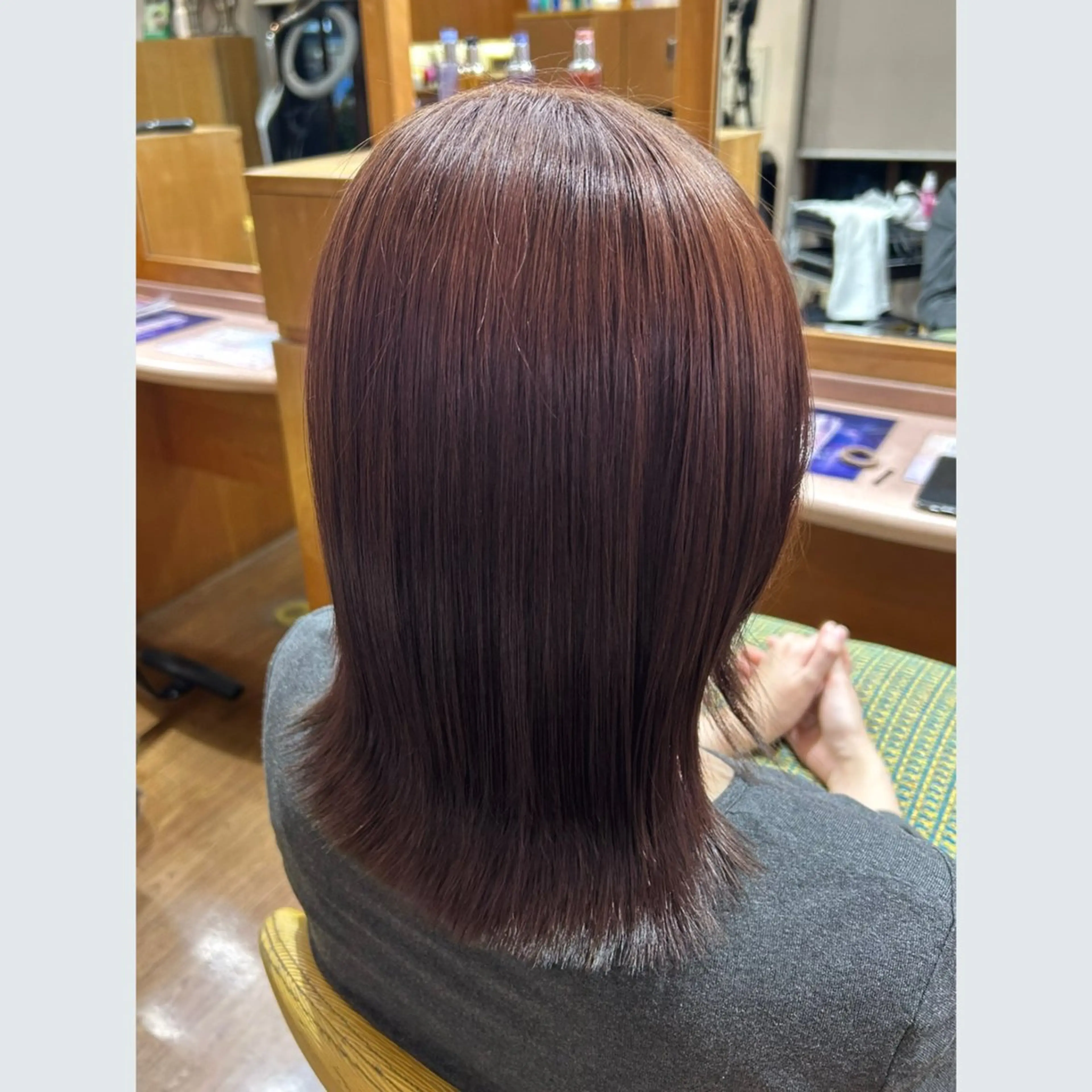 ミディアム 外ハネヘア 縮毛矯正 カット 縮毛矯正 小野 汐里のヘアスタイル