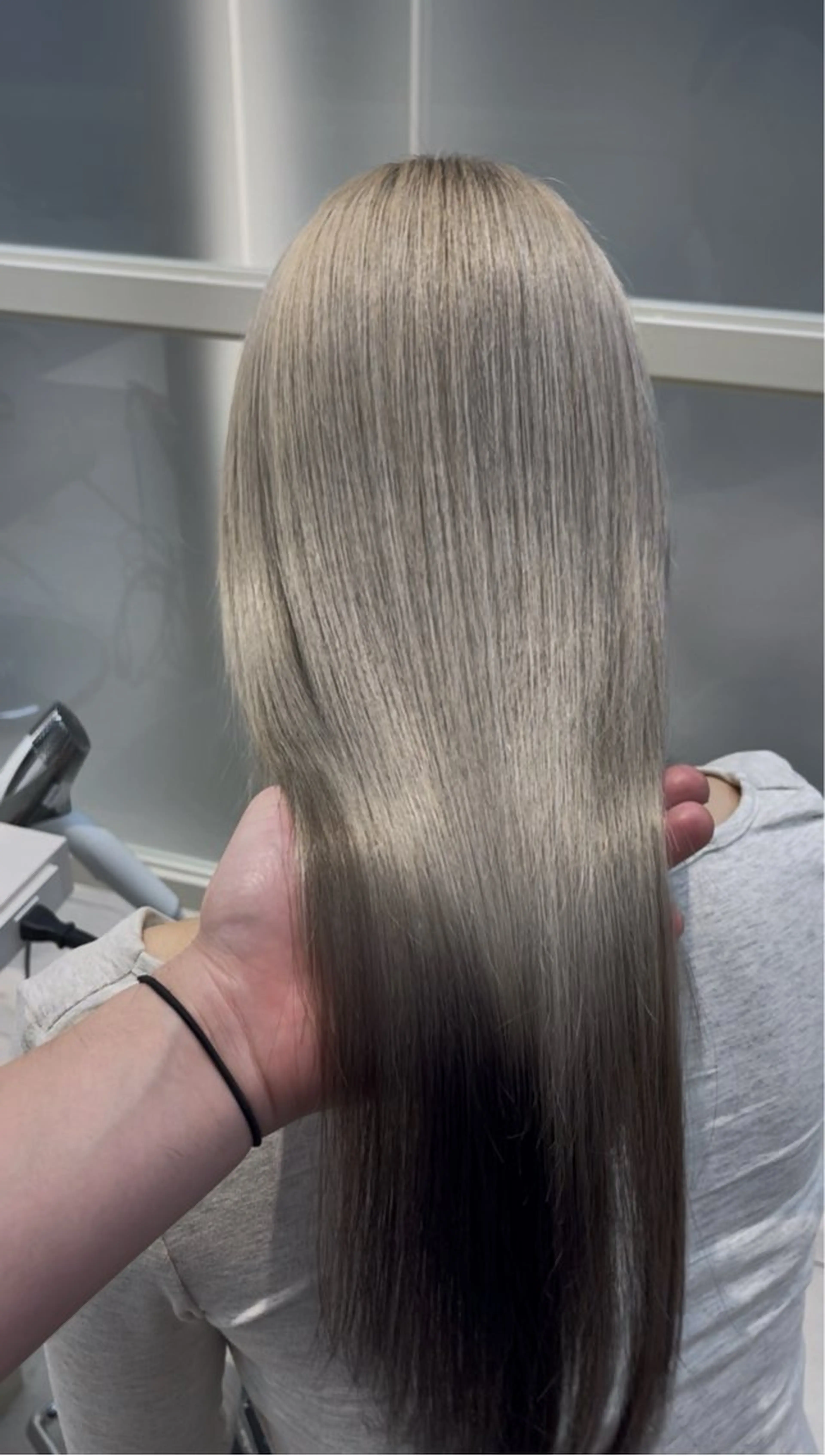 ロング トリートメント 𝐑𝐞𝐨/透明感 𝐜𝐨𝐥𝐨𝐫のヘアスタイル